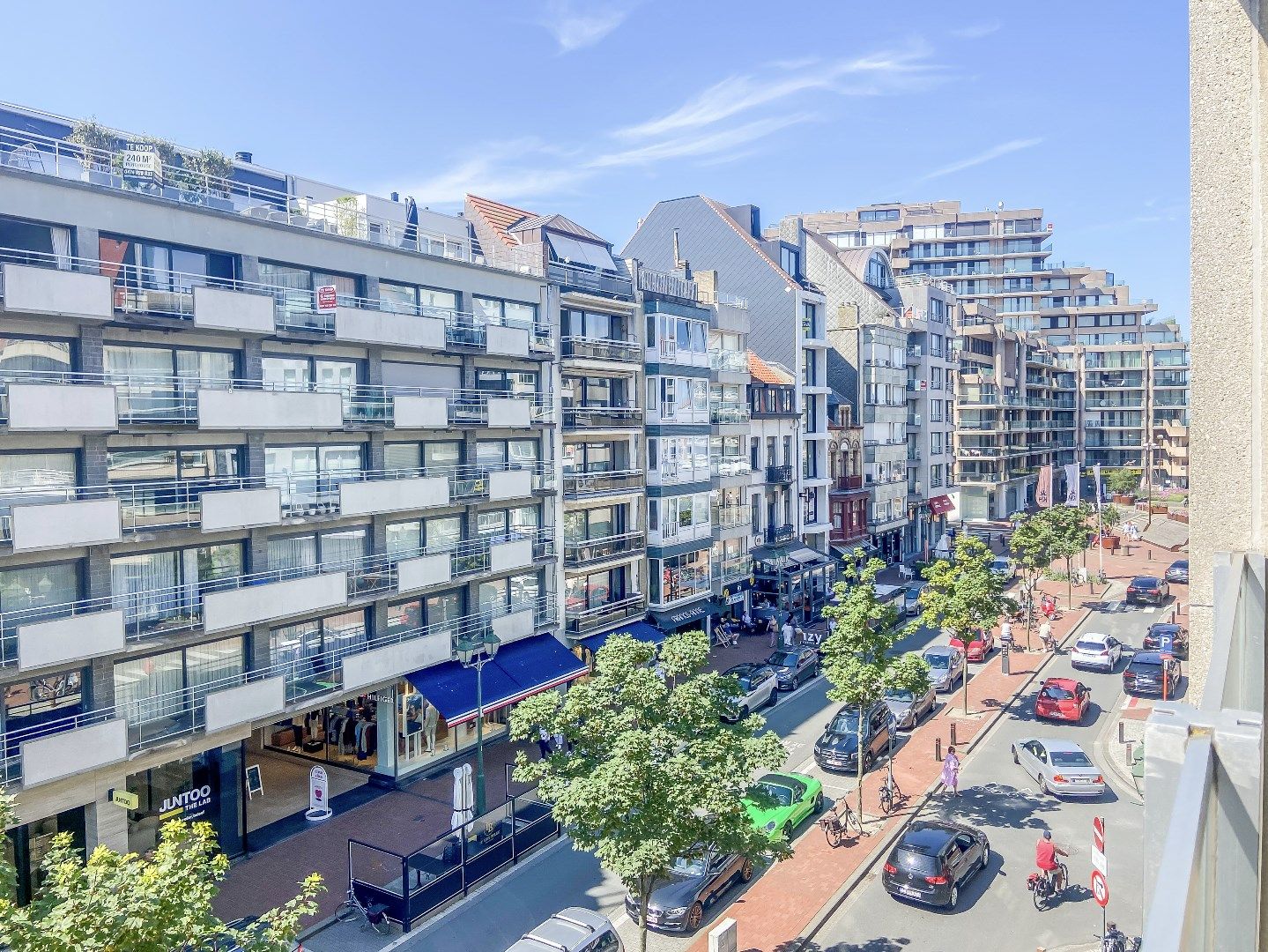 Mooi gerenoveerd appartement gelegen aan de zonnekant van de Lippenslaan, vlakbij het Van Bunnenplein. foto 6