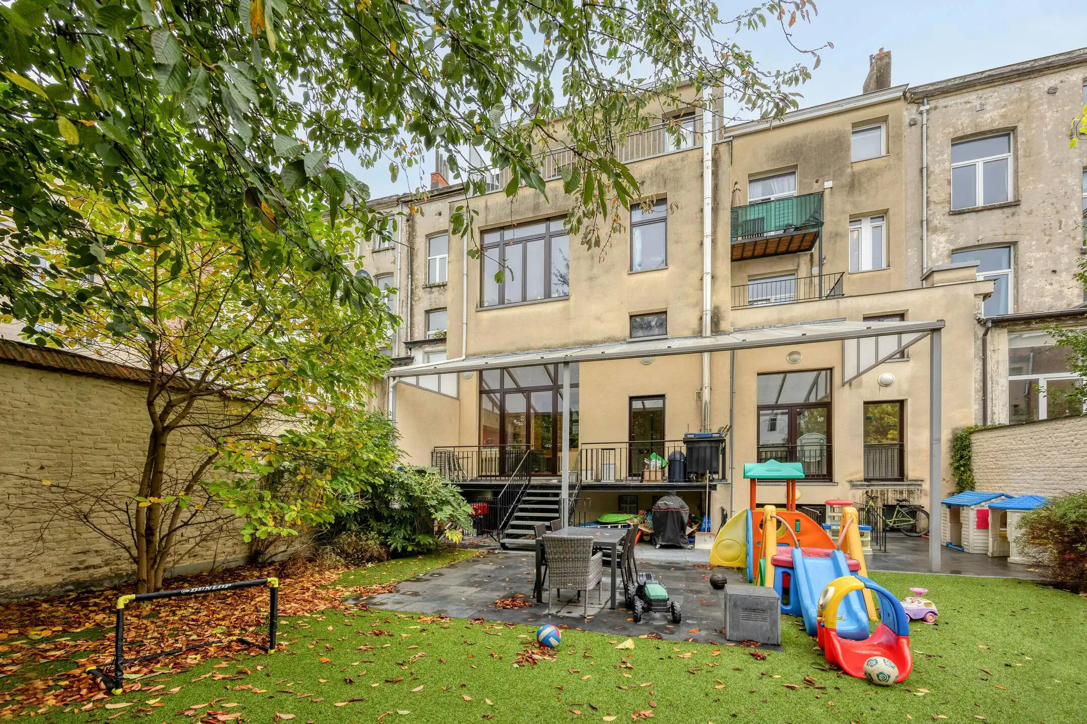 Op te frissen herenhuis met 7 slaapkamers en stadstuin. foto 66