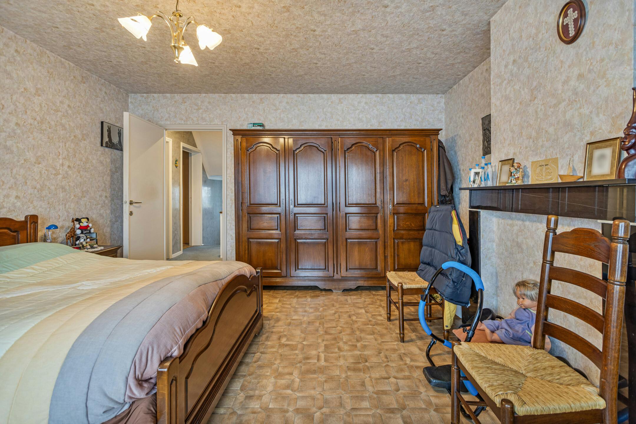 Centrumwoning met handelsruimte te koop in Beveren-Leie foto 6