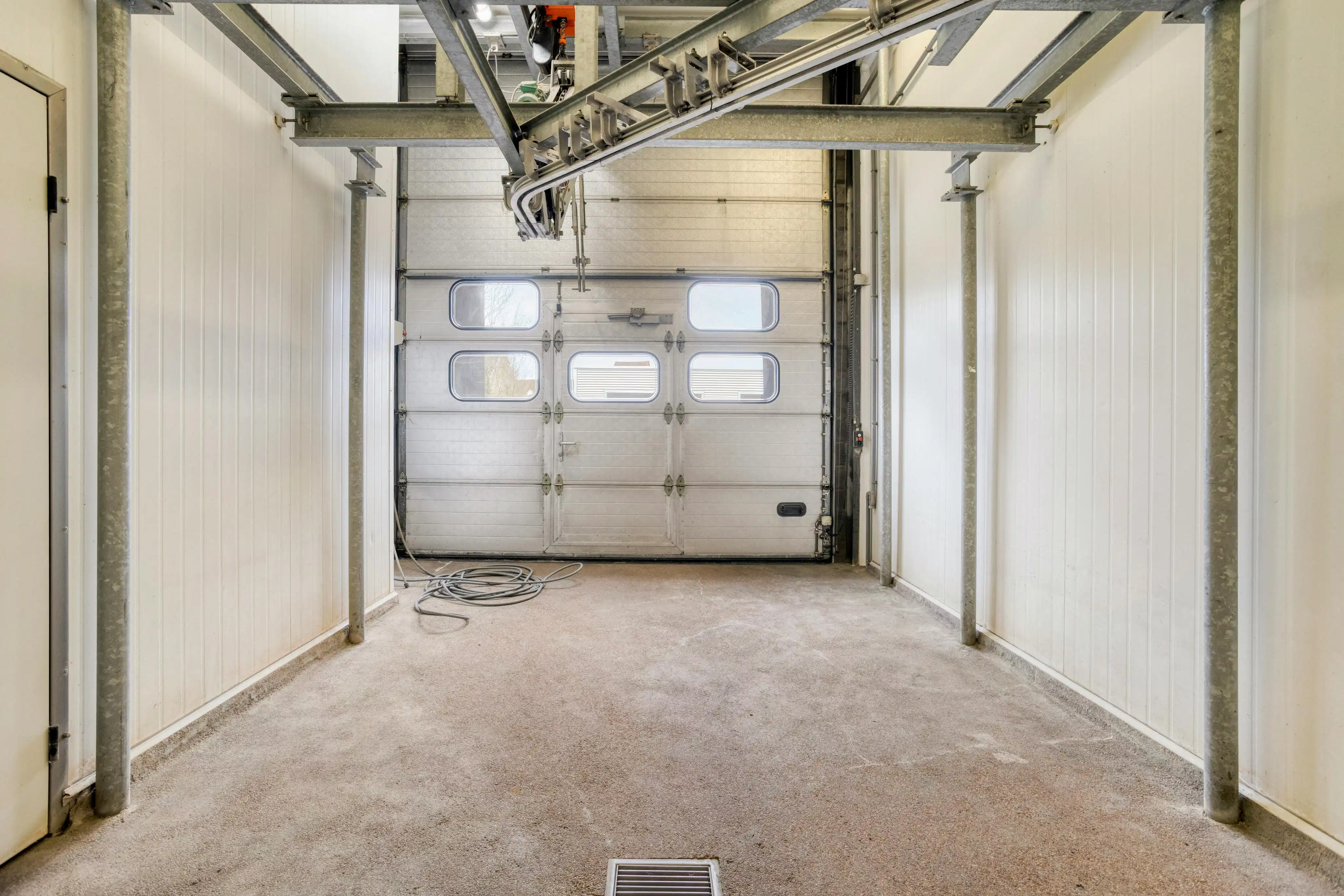 Ruime eigendom met woning, loods en extra bouwgrond foto 19