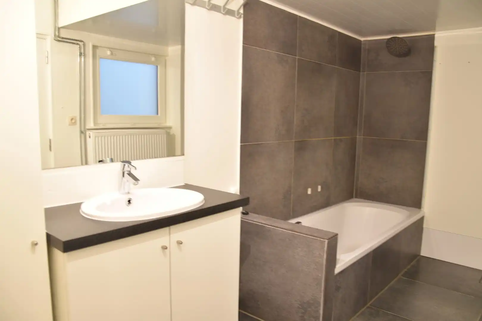 Vernieuwde rijwoning met 3 slaapkamers en een mooi stukje tuin te koop in Bellegem foto 7