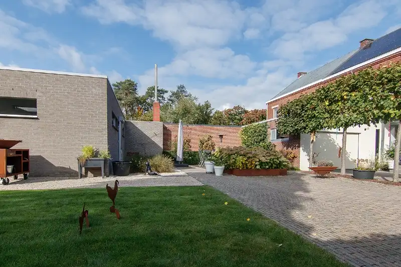 Knap afgewerkte, energiezuinige en ruime woning met vier slaapkamers, guesthouse/praktijkruimte op een centrale (maar toch bosrijke!) locatie te As foto 33