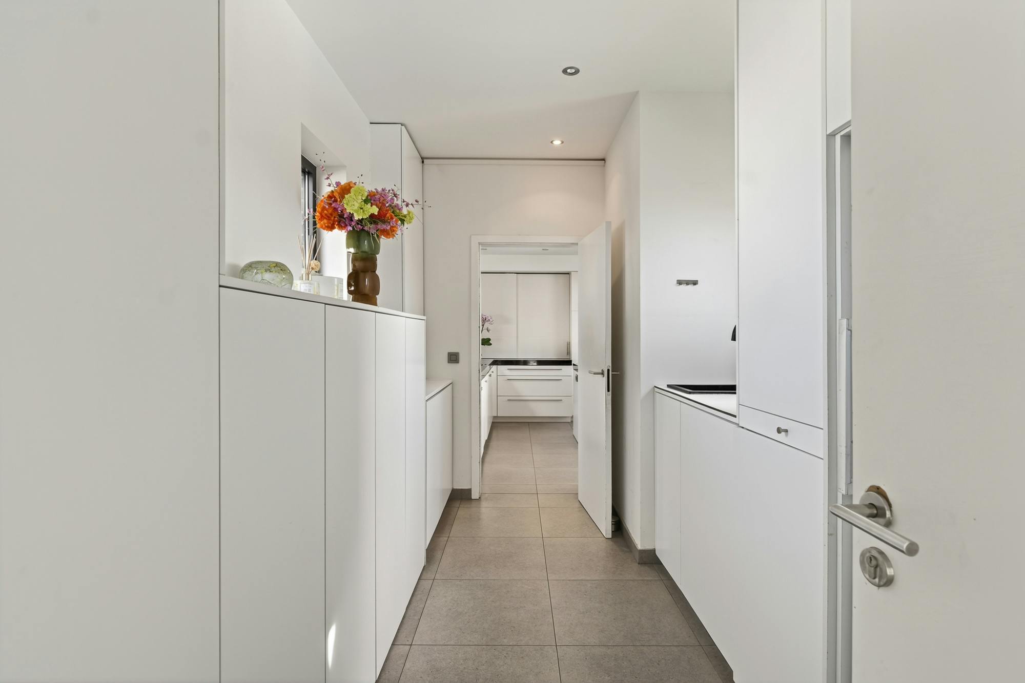 Luxe villa met exclusieve tuin en magazijn in KMO-zone foto 48