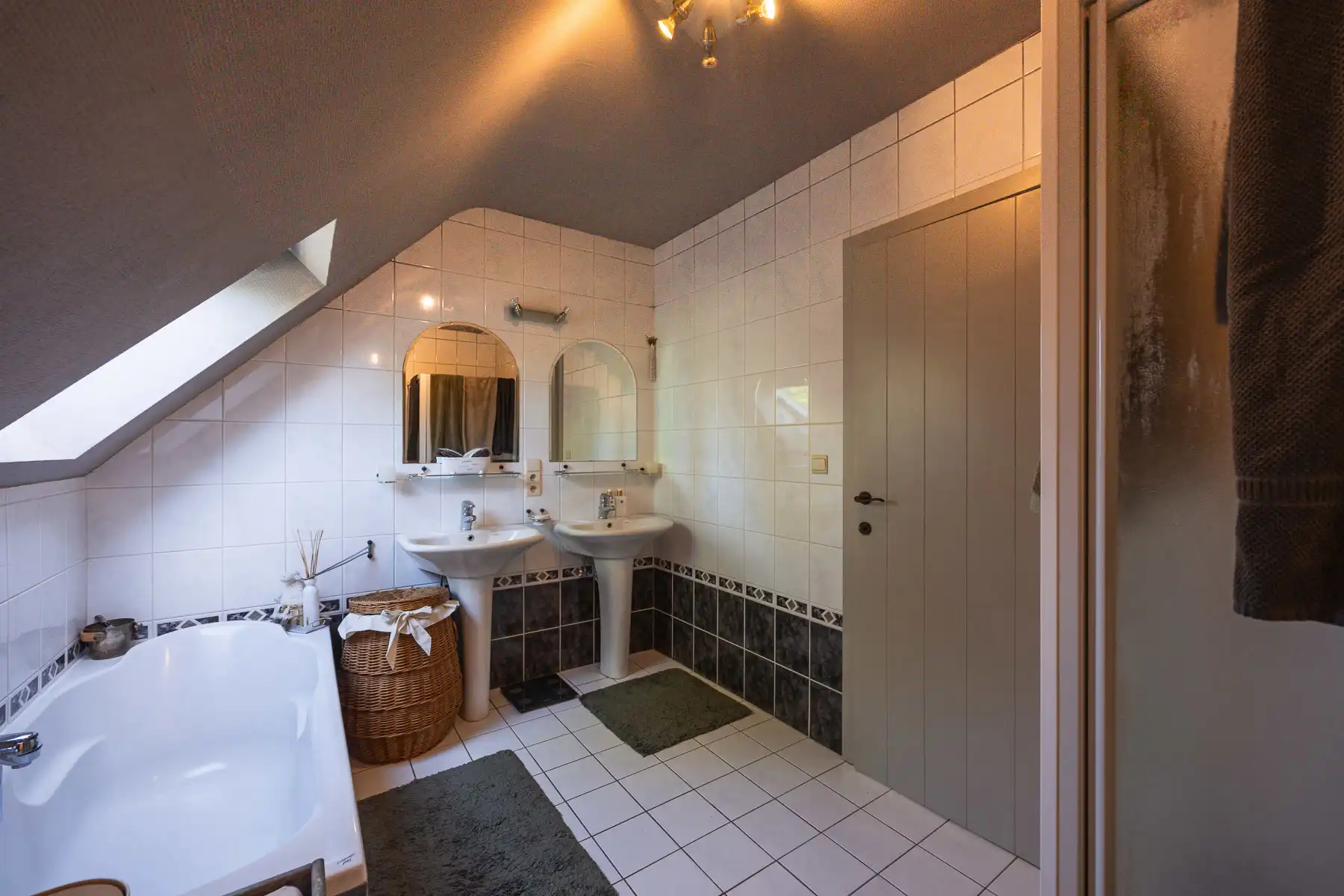 Prachtig gelegen open bebouwing met zwembad en studio foto 16