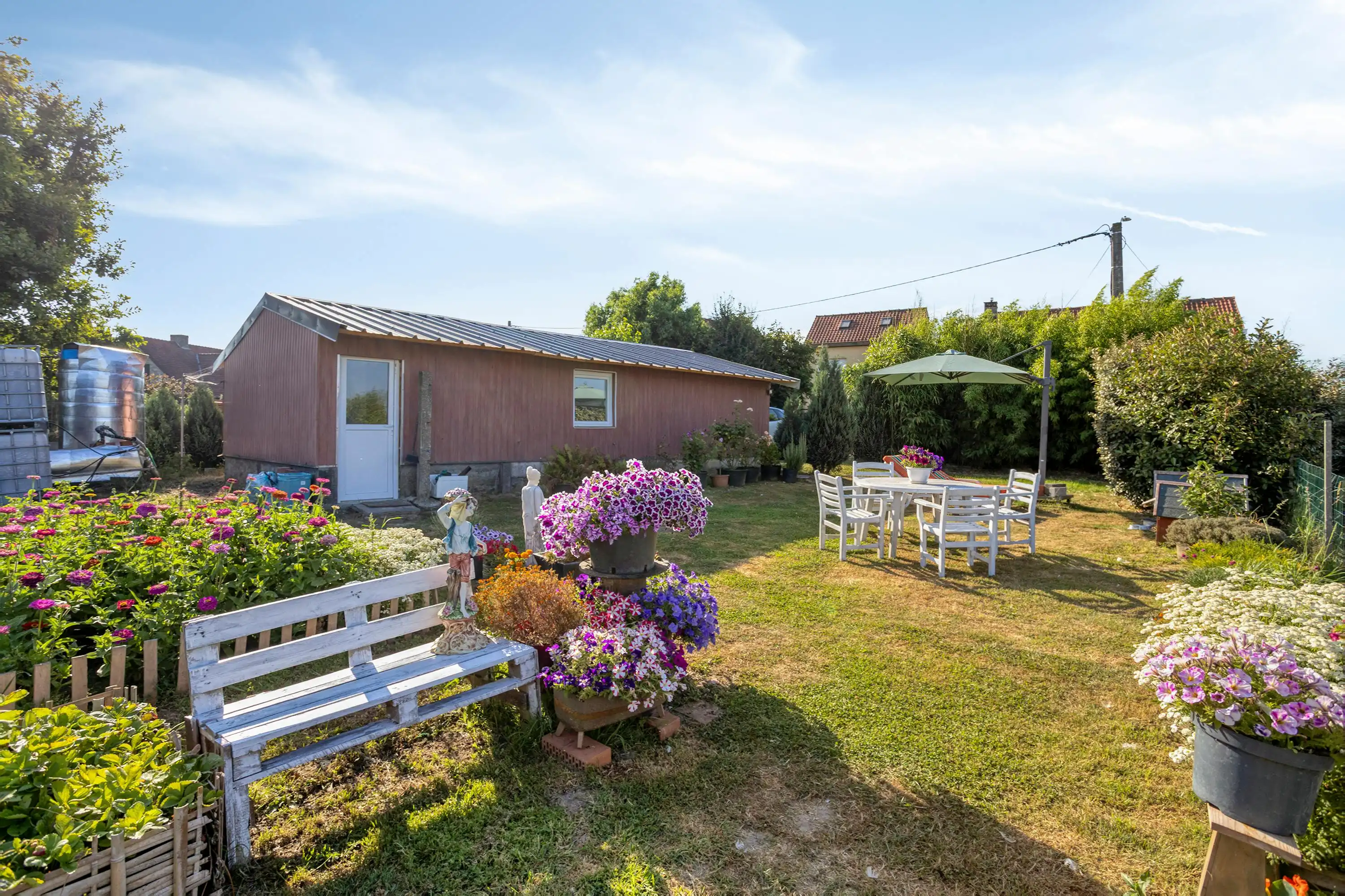 Landgebouw te koop, wonen niet mogelijk!  foto {{pictureIndex}}