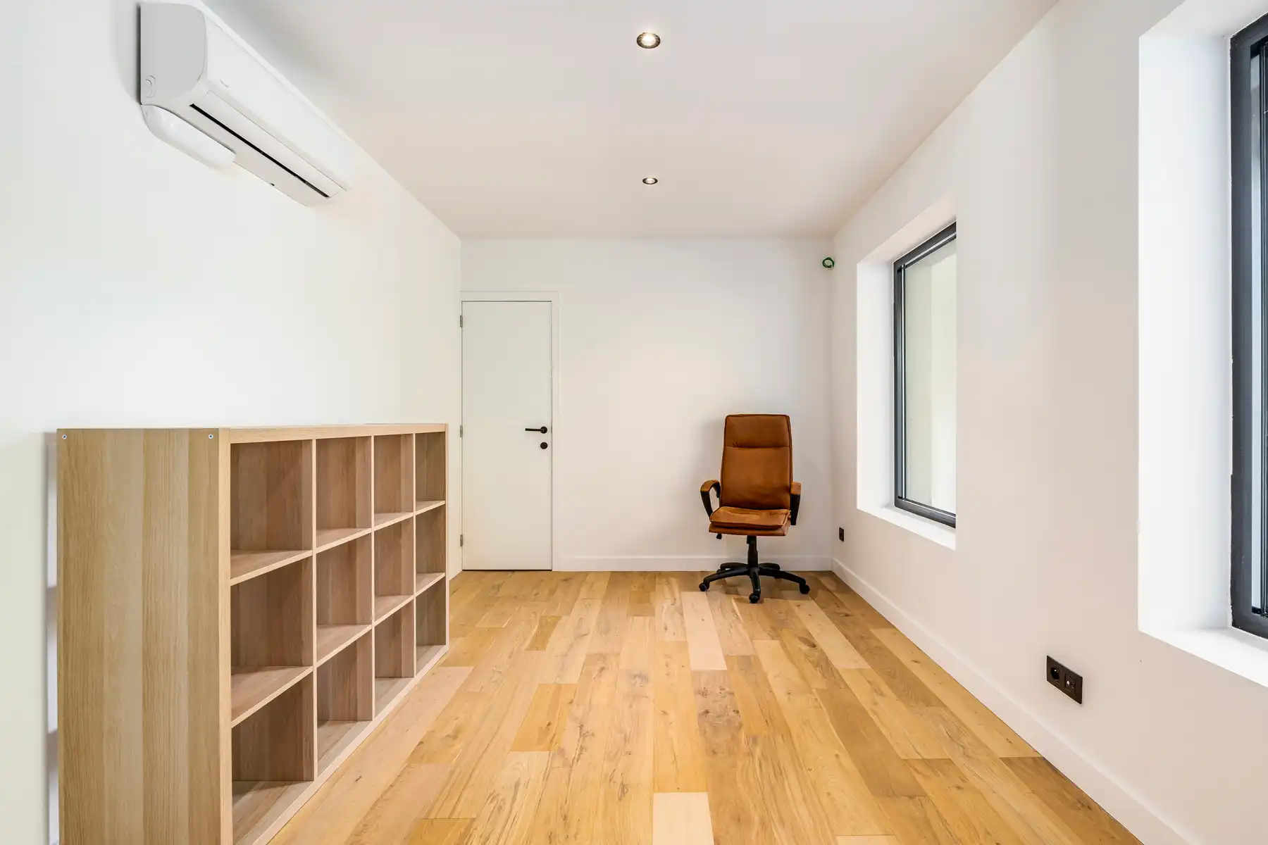 Gerenoveerde villa in een groene omgeving nabij alle invalswegen foto 39
