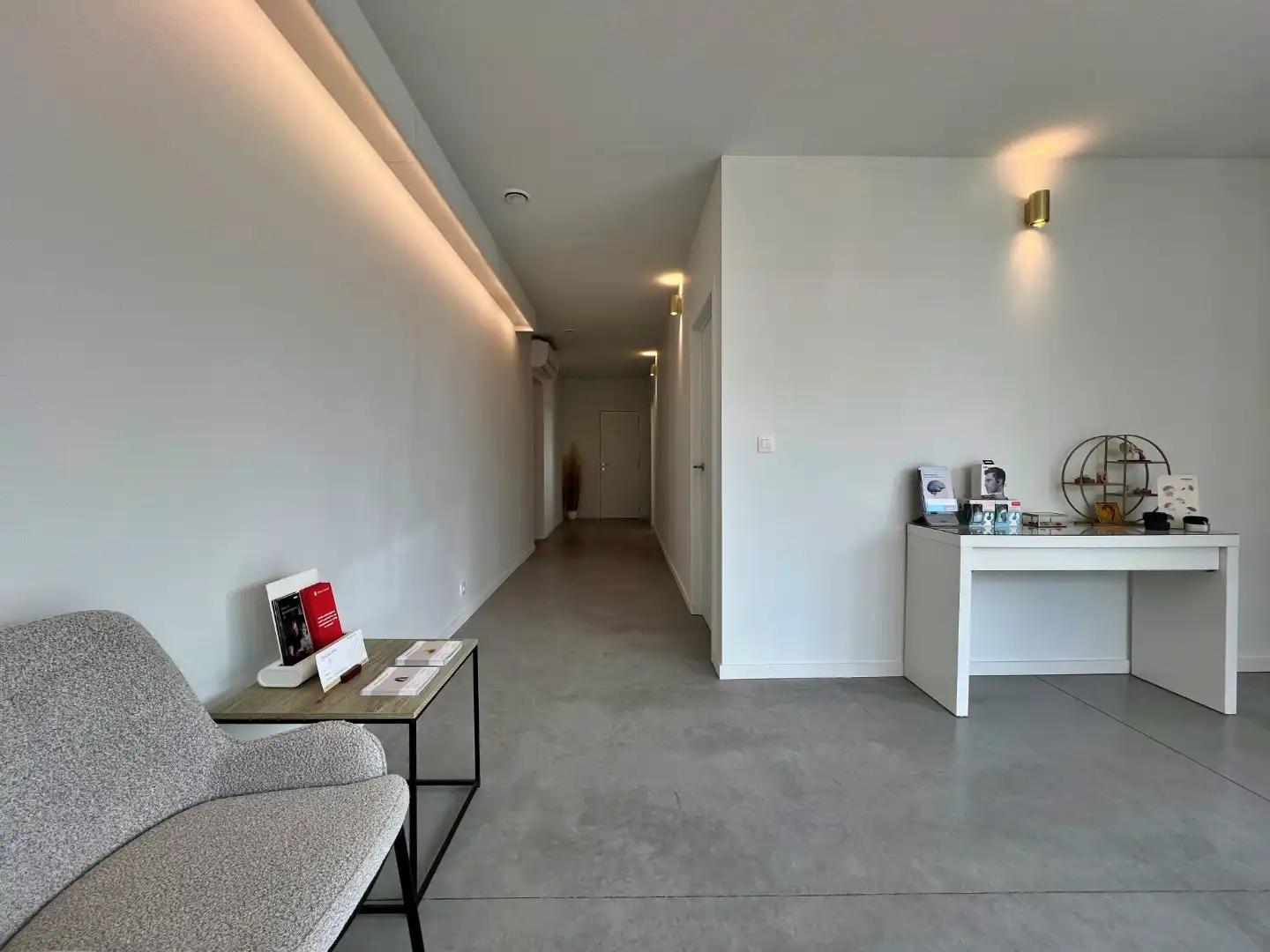 Instapklaar handelspand / praktijkruimte met uitstekende zichtbaarheid te Lievegem foto 4