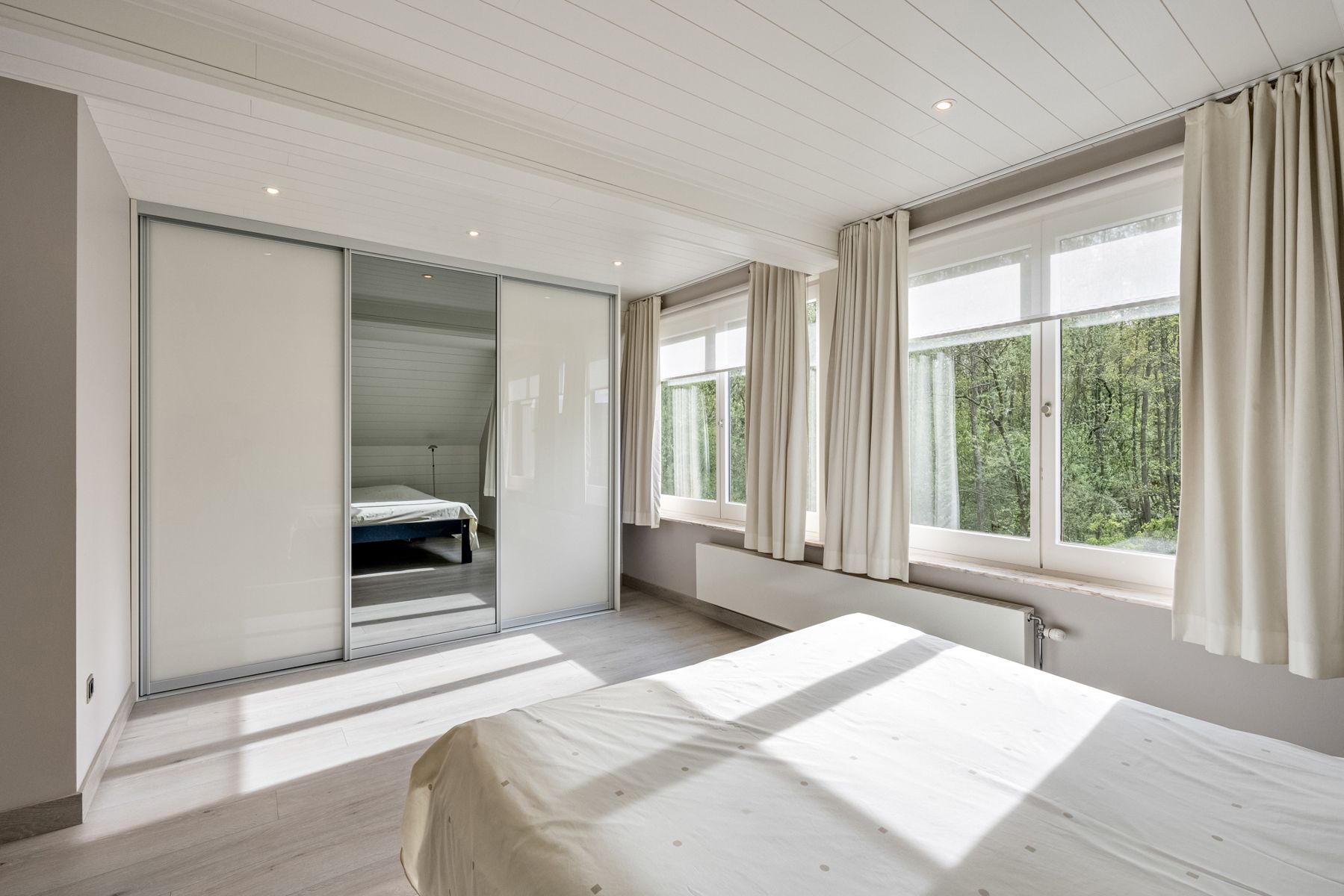 Energiezuinige villa met privé bos en prachtige tuin. foto 14