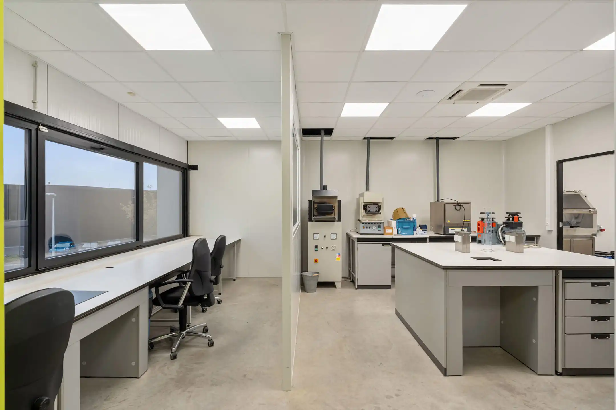 Uitzonderlijk bedrijfsgebouw op Genk-Noord foto 12