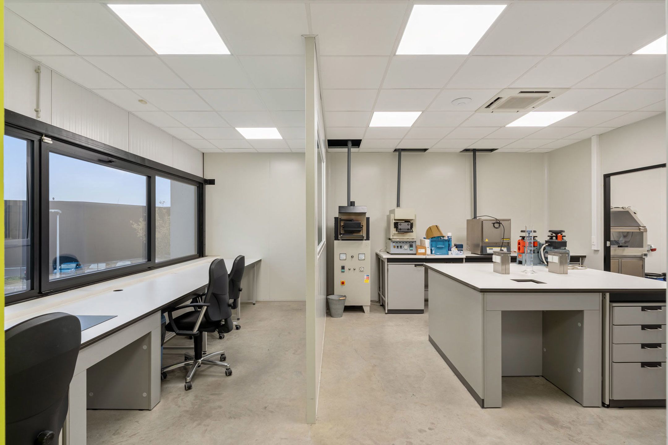 Uitzonderlijk bedrijfsgebouw op Genk-Noord foto 12