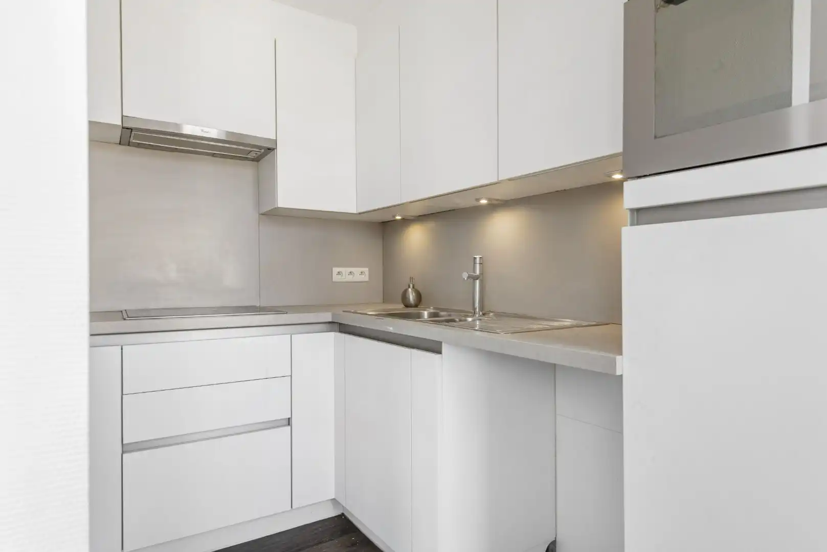 Opbrengsteigendom te koop in het centrum van Oostende met 5 vergunde appartementen foto 3