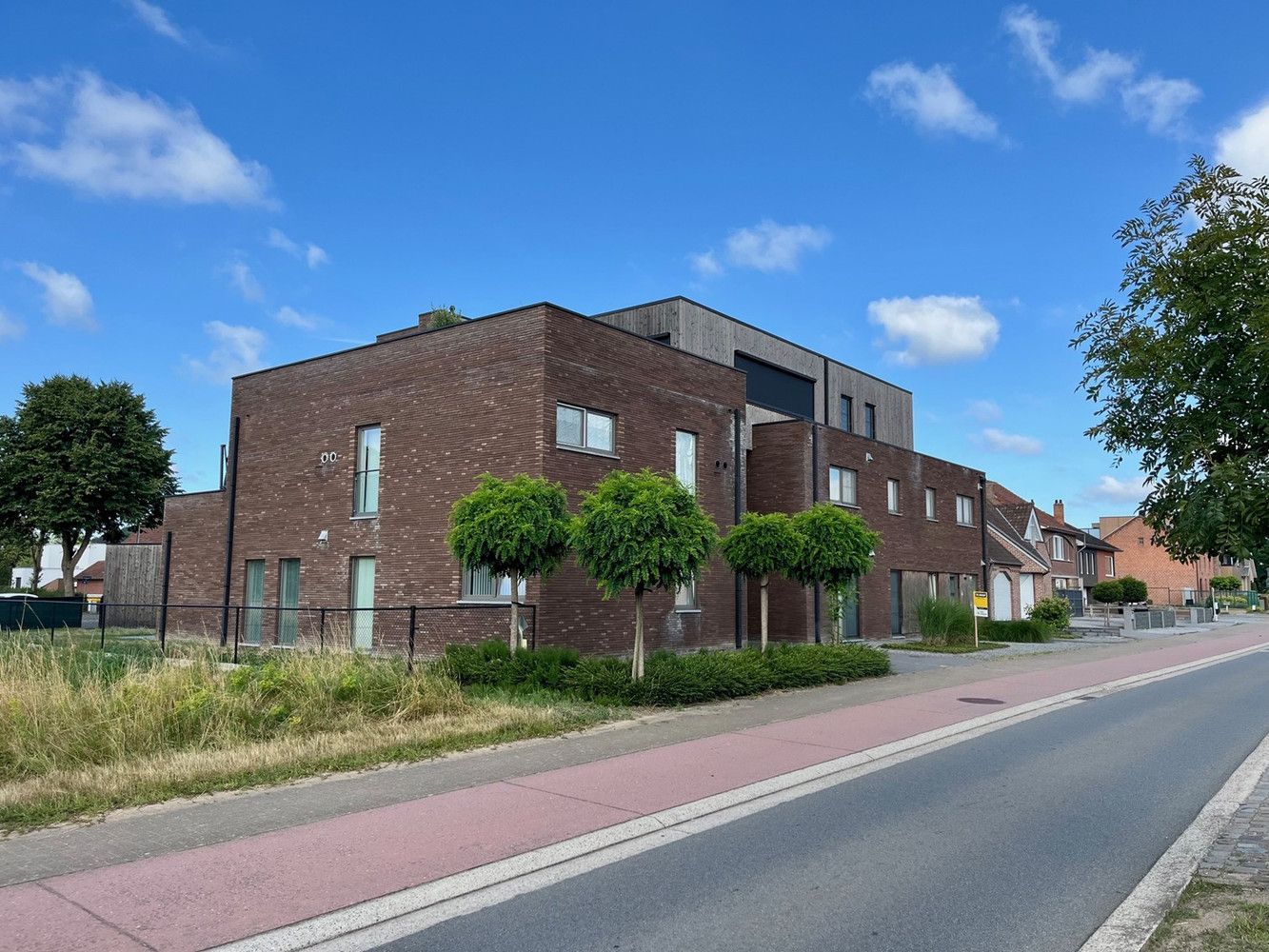Modern gelijkvloers appartement met terras en tuintje in Opitter foto 2