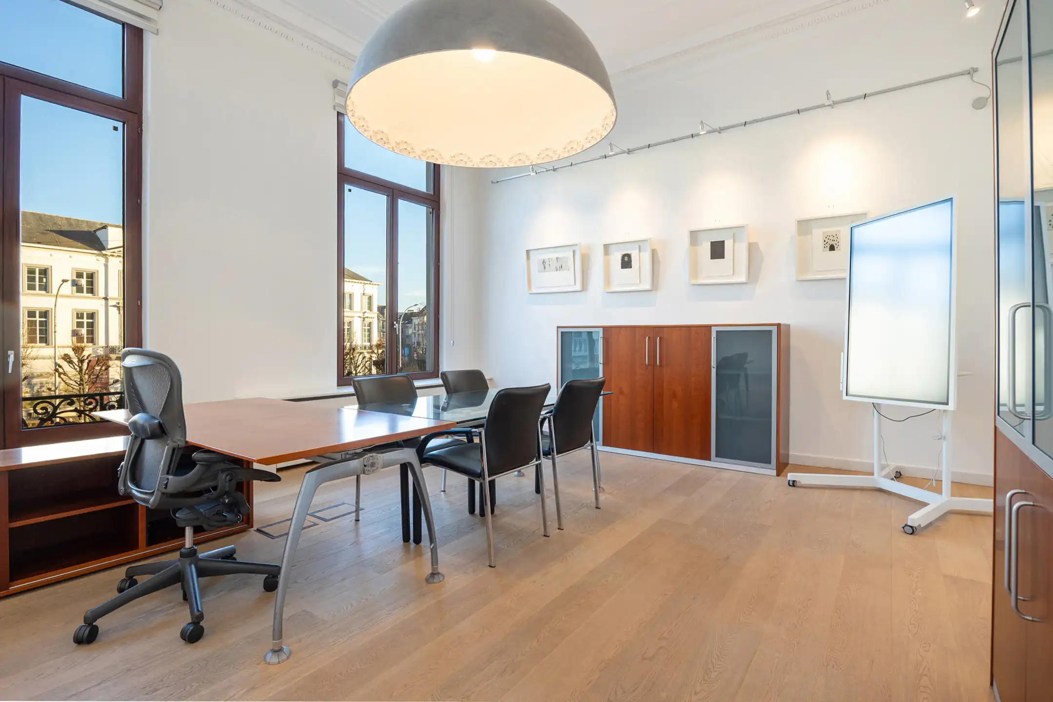 Karaktervol kantoorgebouw te huur in hartje Mechelen foto 7