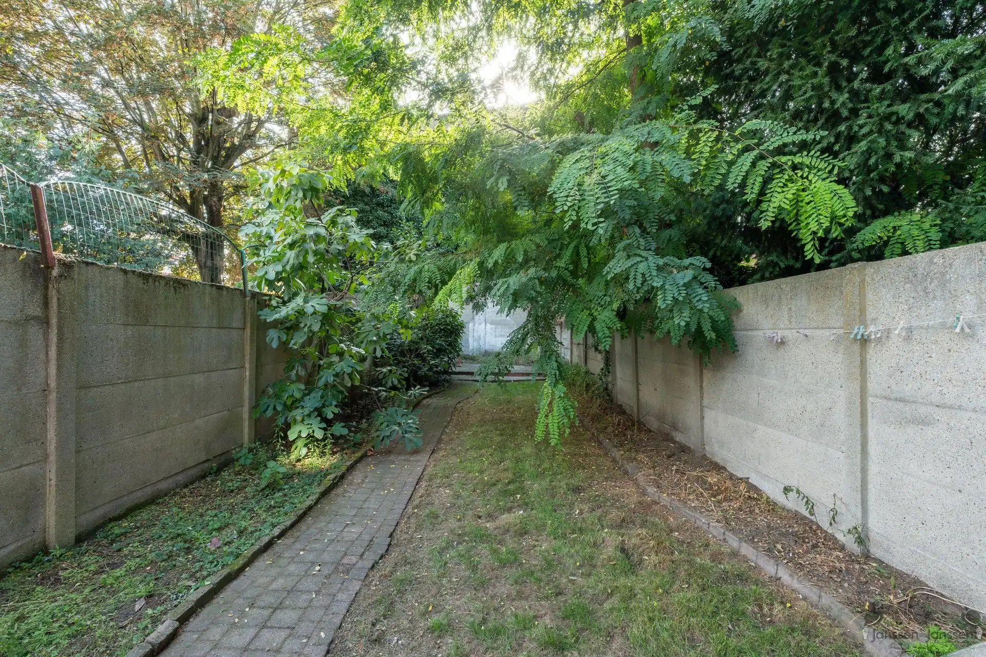 Gelijkvloersappartement met 120 m² tuin en 2 slaapkamers op de grens van Schoten en Merksem foto 11