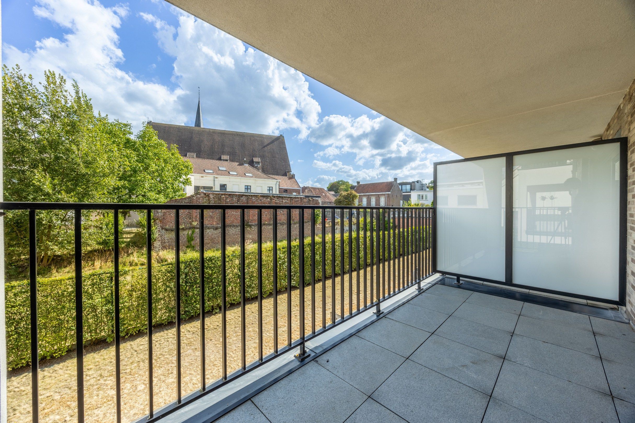 RECENT APPARTEMENT MET PRACHTIG ZONNETERRAS EN DUBBELE GARAGE foto 5