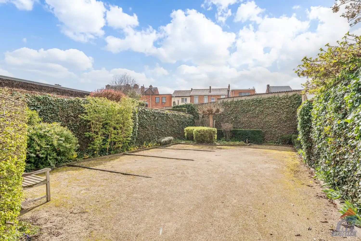 Veelzijdig pand met praktijkruimte en duplex appartement op toplocatie in Sint-Truiden foto 37