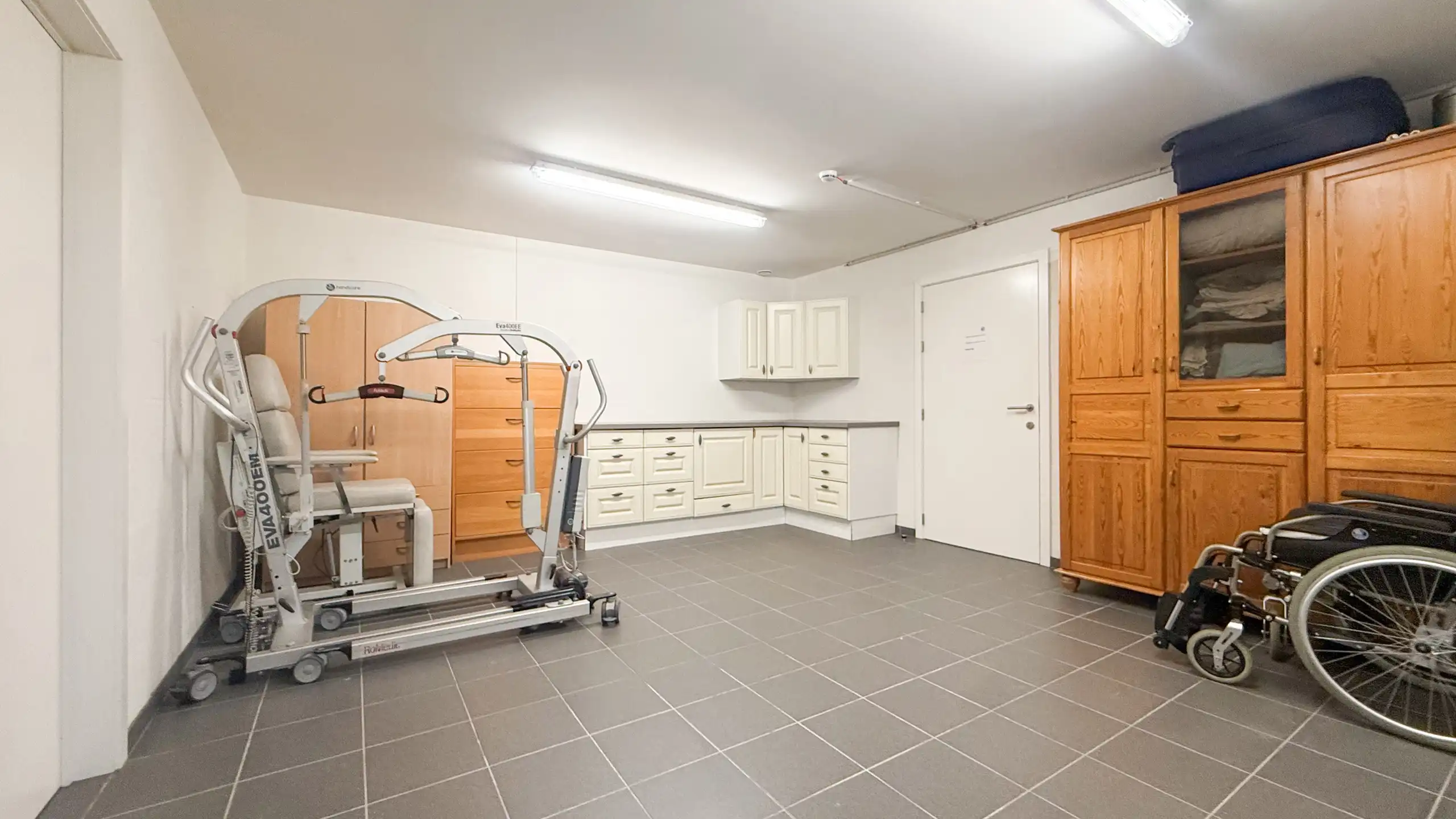 Veelzijdig investeringspand met 10 kamers, lift en kelder! foto 3