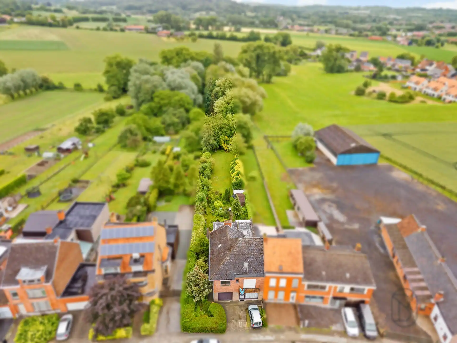 Degelijke gezinswoning op uitzonderlijk perceel van 2.330m² foto 4