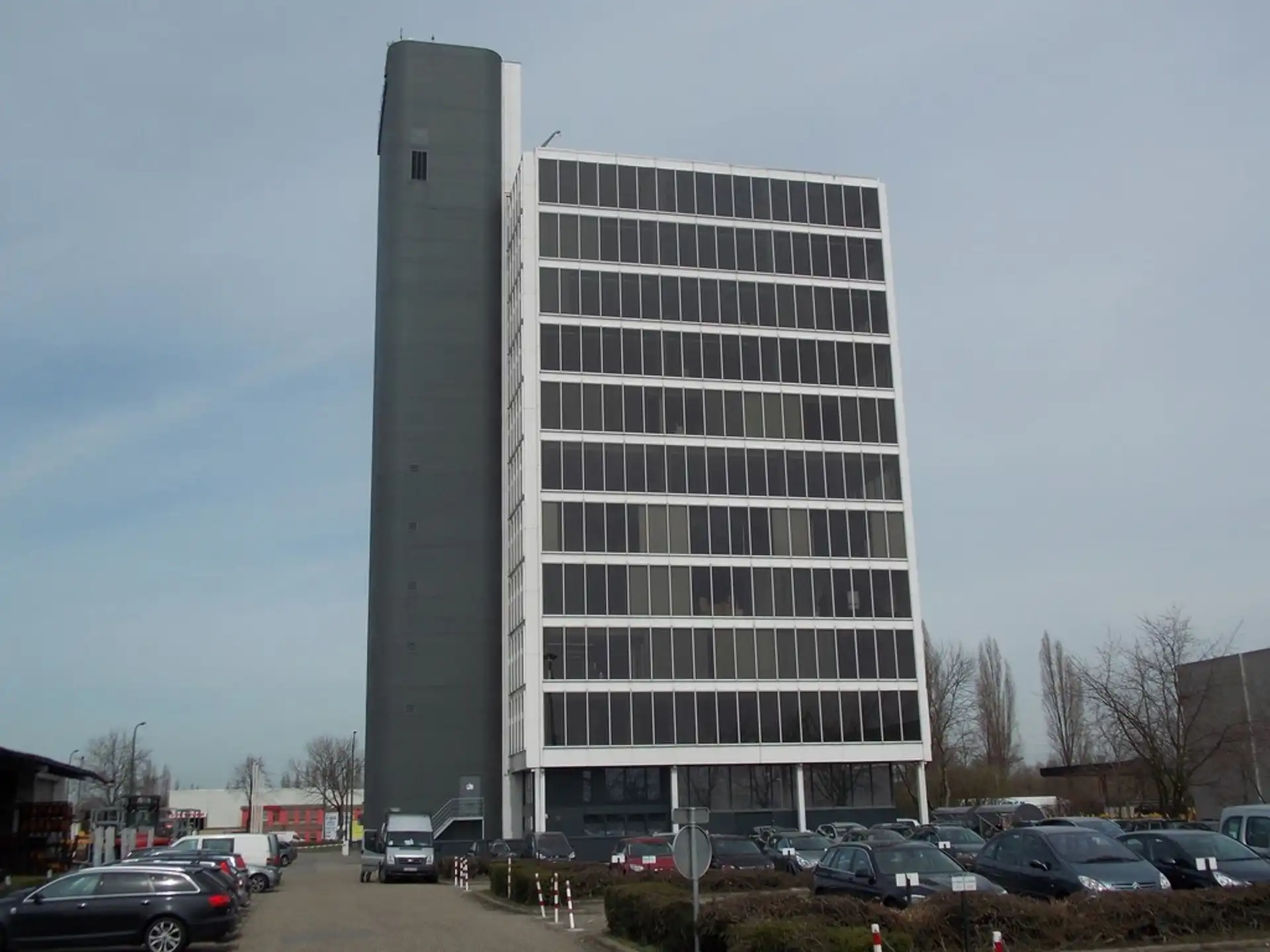 Antwerpen: Kantoren en werkplekken te huur in Ahlers Building. foto 10