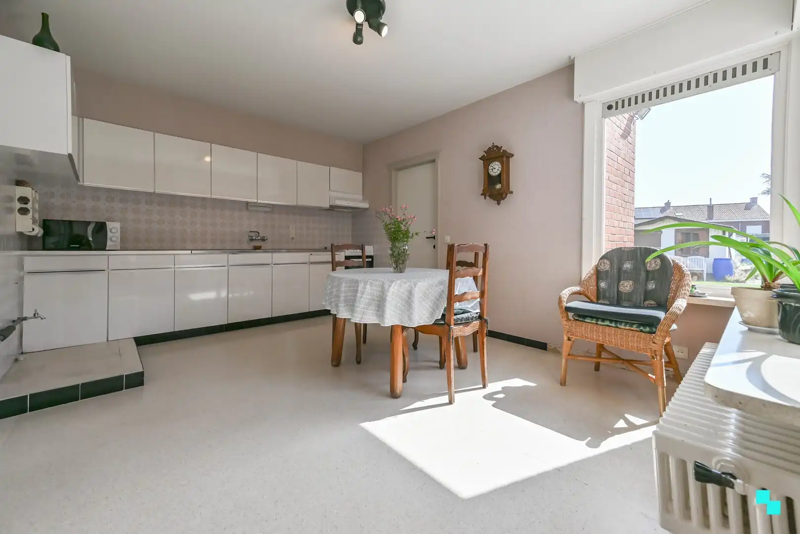 Eéngezinswoning met vier slaapkamers in de Kasteelwijk te Izegem foto 8
