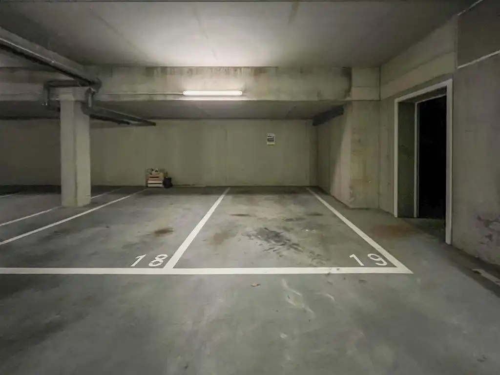 Ondergrondse staanplaats in centrum Herent! foto {{pictureIndex}}