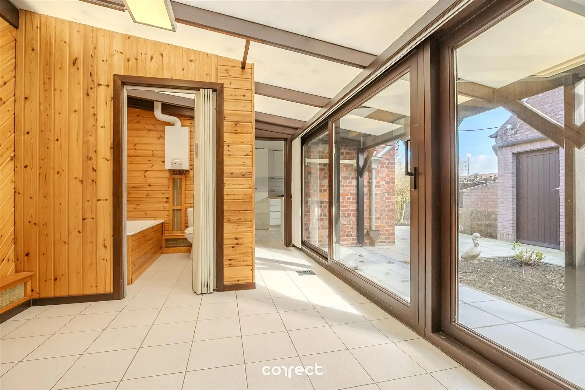 Landelijk gelegen, zeer goed onderhouden woning op een groot perceel. foto 9