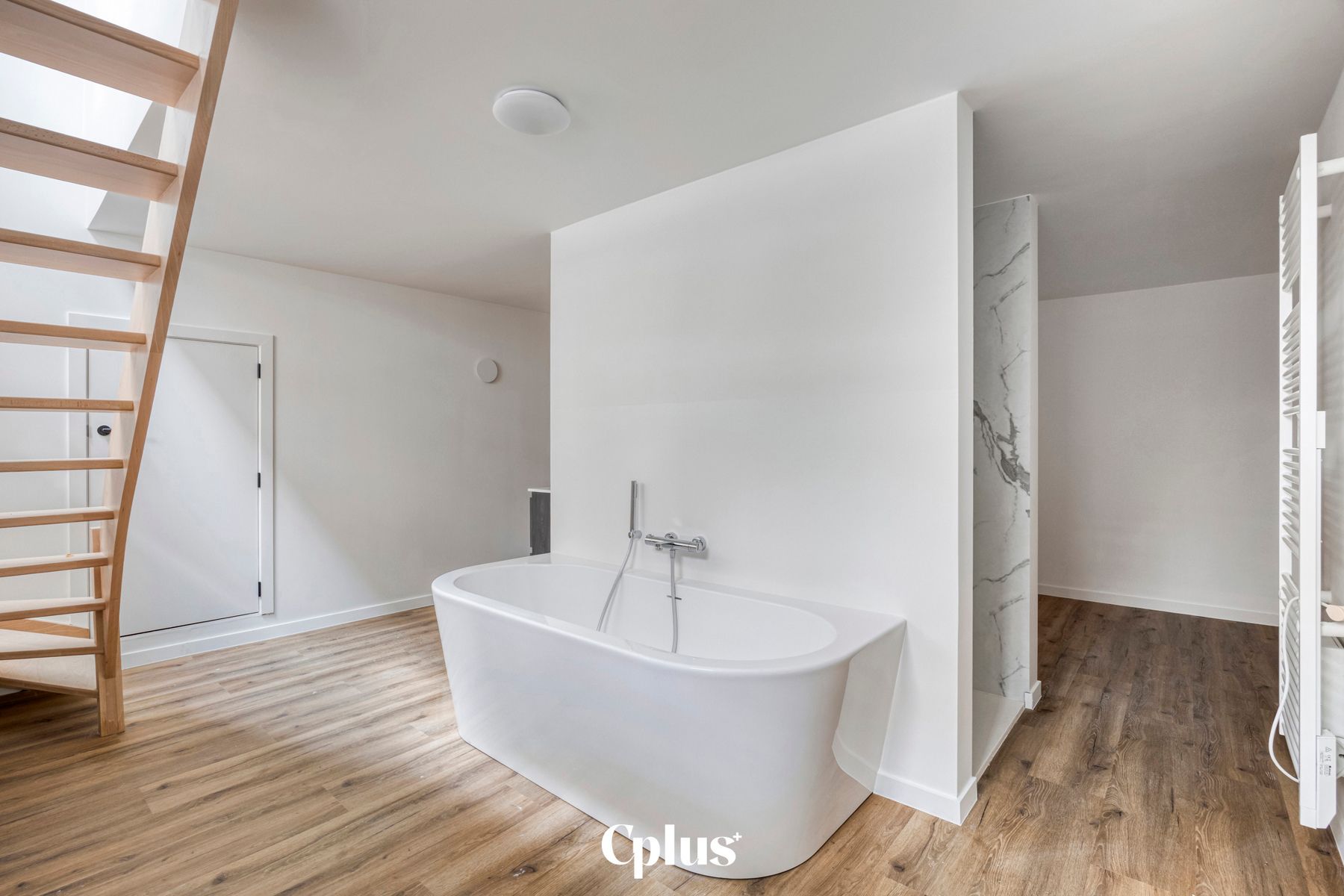 Kwalitatief gerenoveerde studio - te huur foto 7