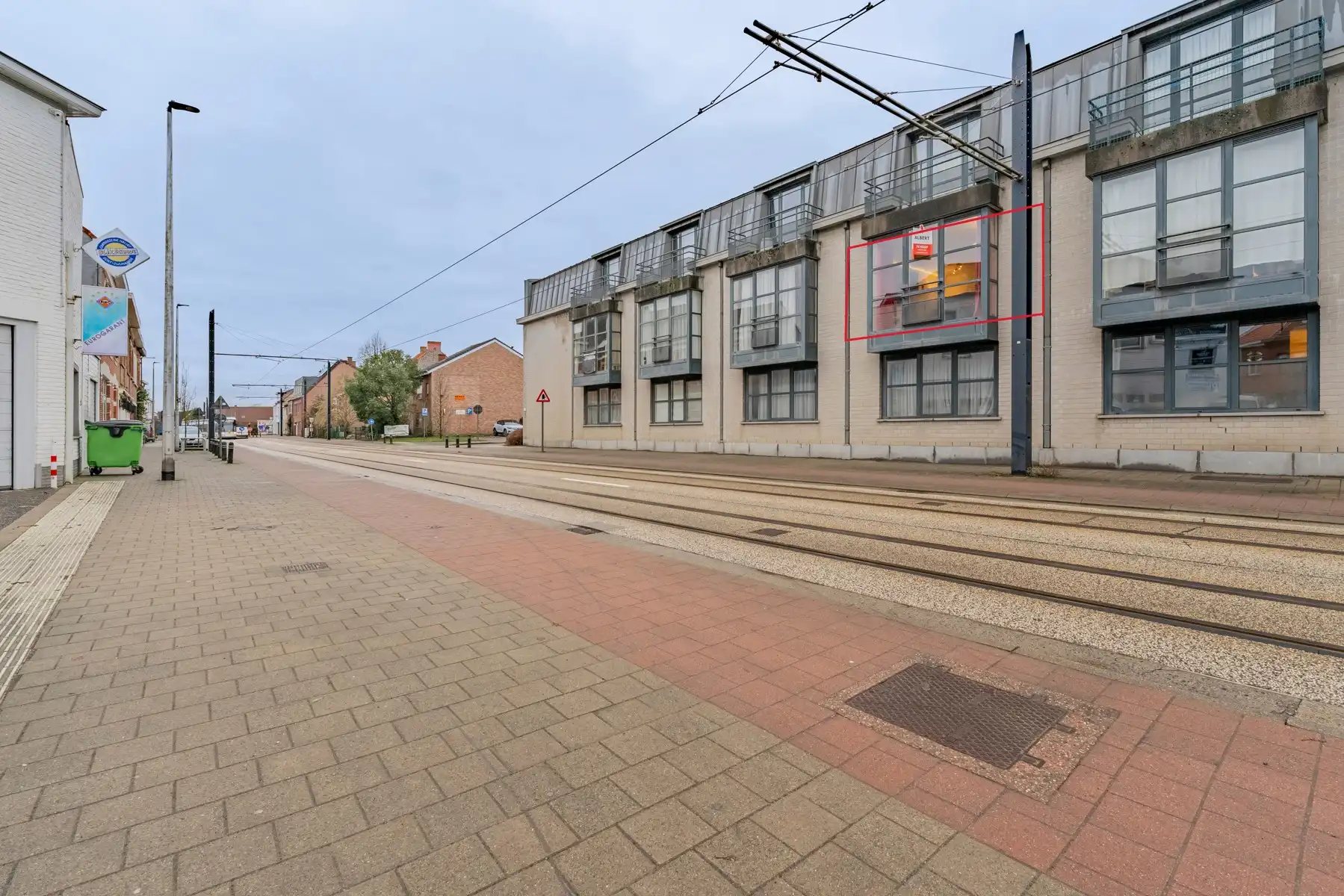 Instapklaar appartement op strategische ligging - ZWIJNAARDE foto {{pictureIndex}}