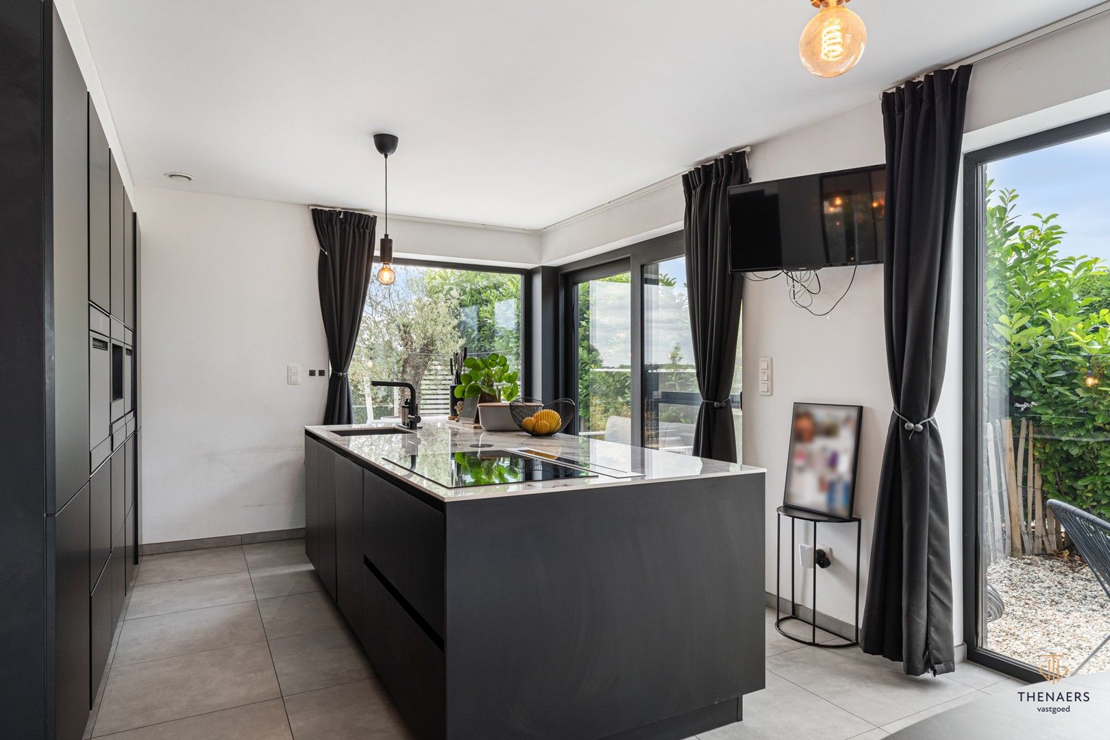 RECENTE MODERNE WONING MET ZWEMBAD & OPTIONEEL AAN TE KOPEN WEIDE VAN 1HA. foto 11