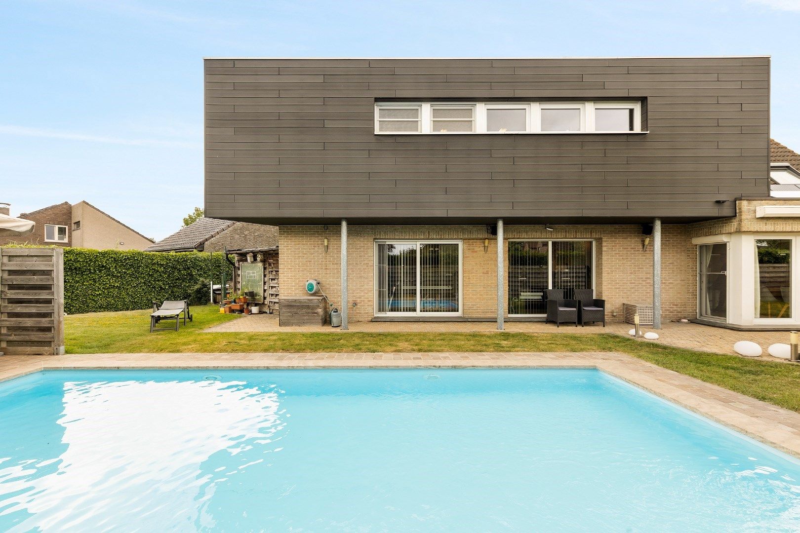 KANTOOR/PRAKTIJK + WOONST MET TUIN EN ZWEMBAD foto 11