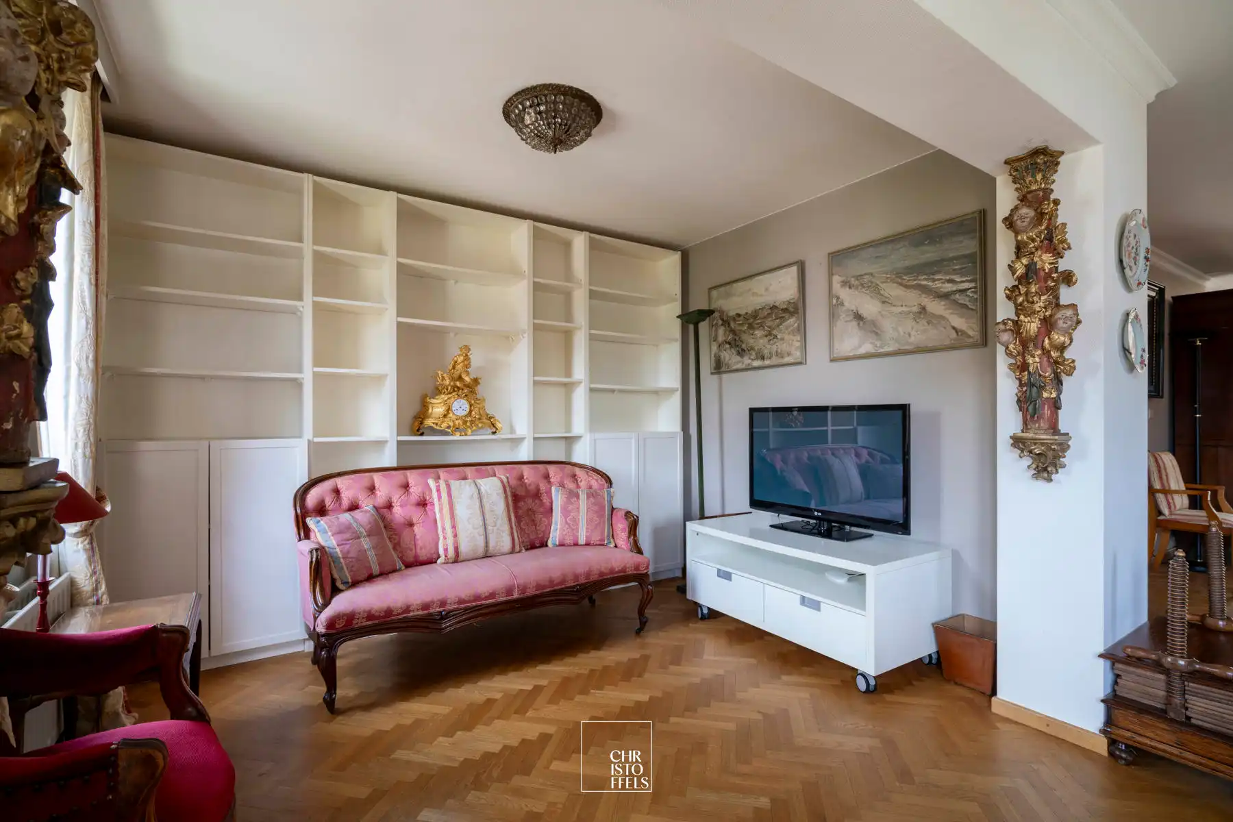 Riant appartement (239m²) met twee garageboxen in Lanaken-centrum! foto 3