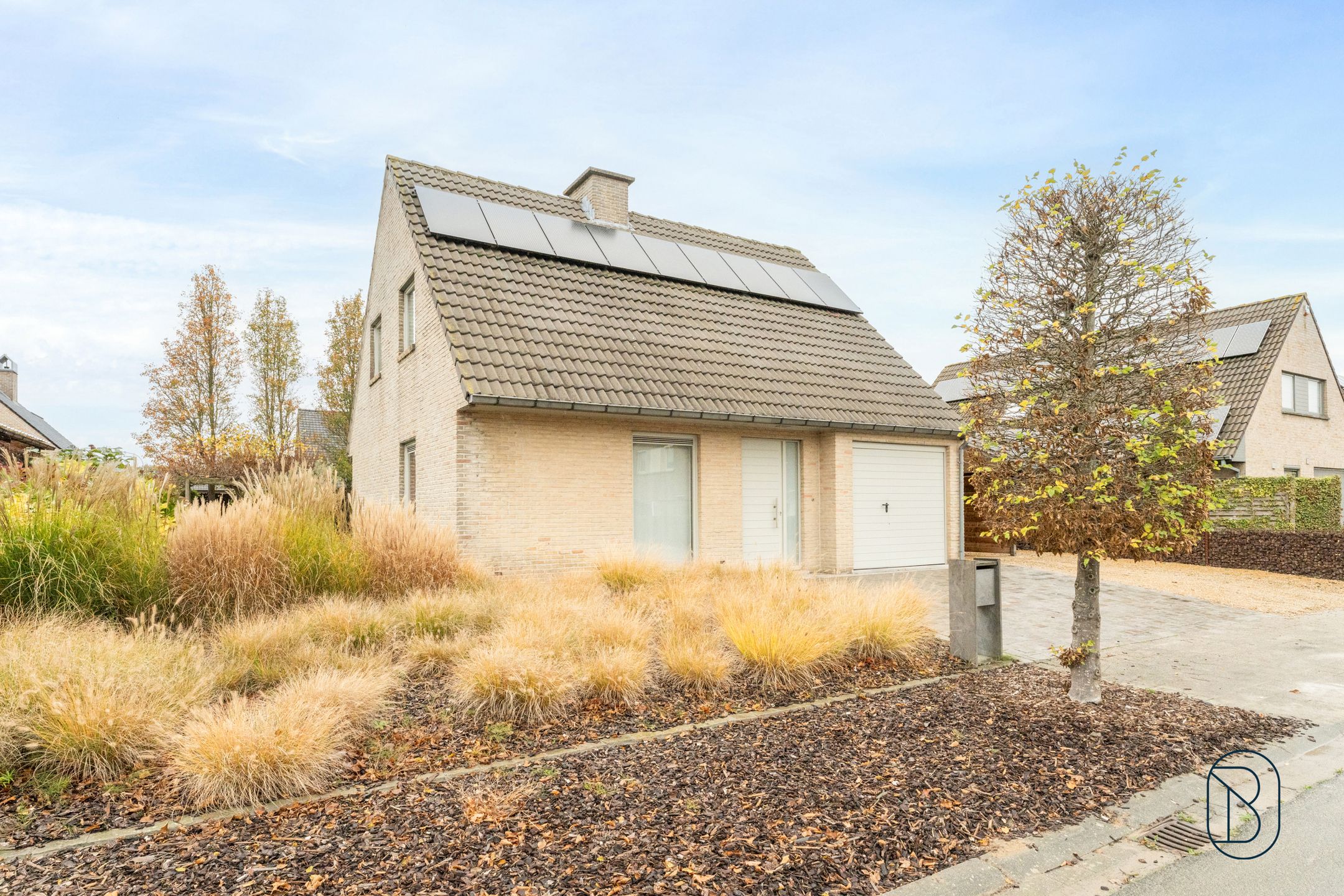Leuke villa met mooie tuin, garage en zonnepanelen! foto 5