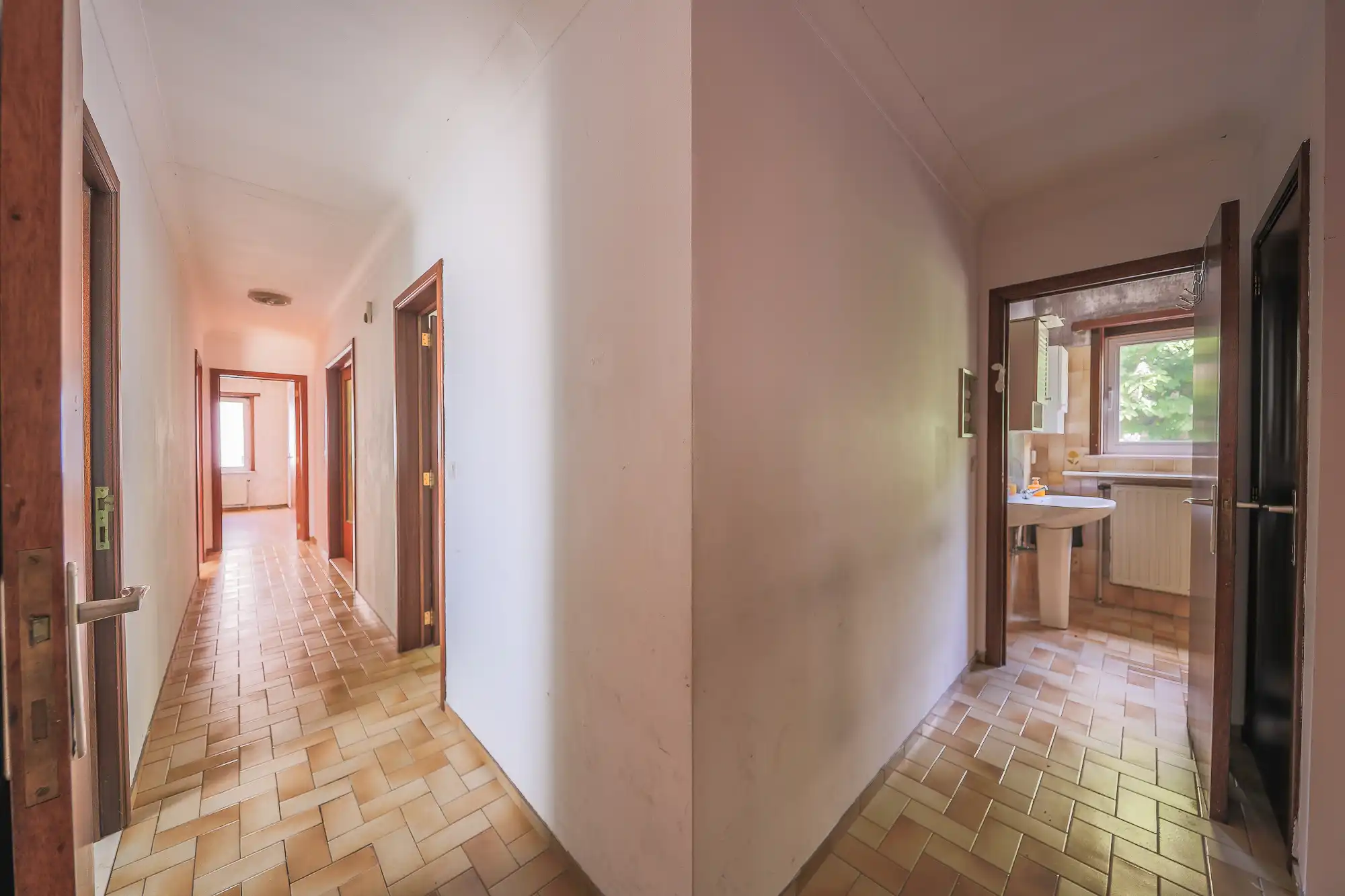 Ruim hoekappartement met zuid-gericht terras foto 7