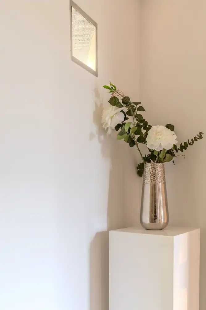 Appartement met drie slaapkamers, momenteel ingericht als dokterspraktijk in Maasmechelen. foto 8