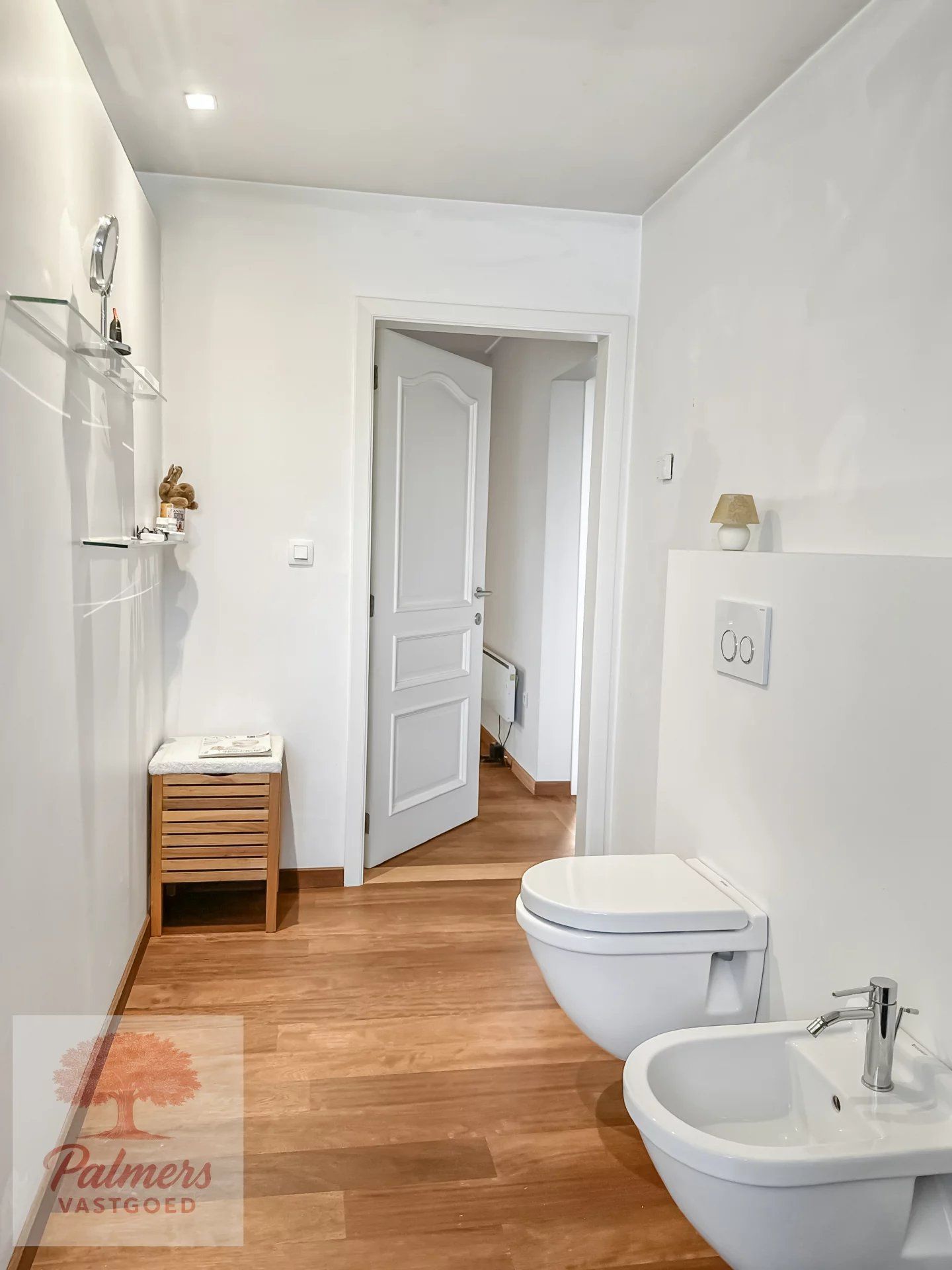 Veelzijdige villa eventueel voor vrij beroep. foto 24