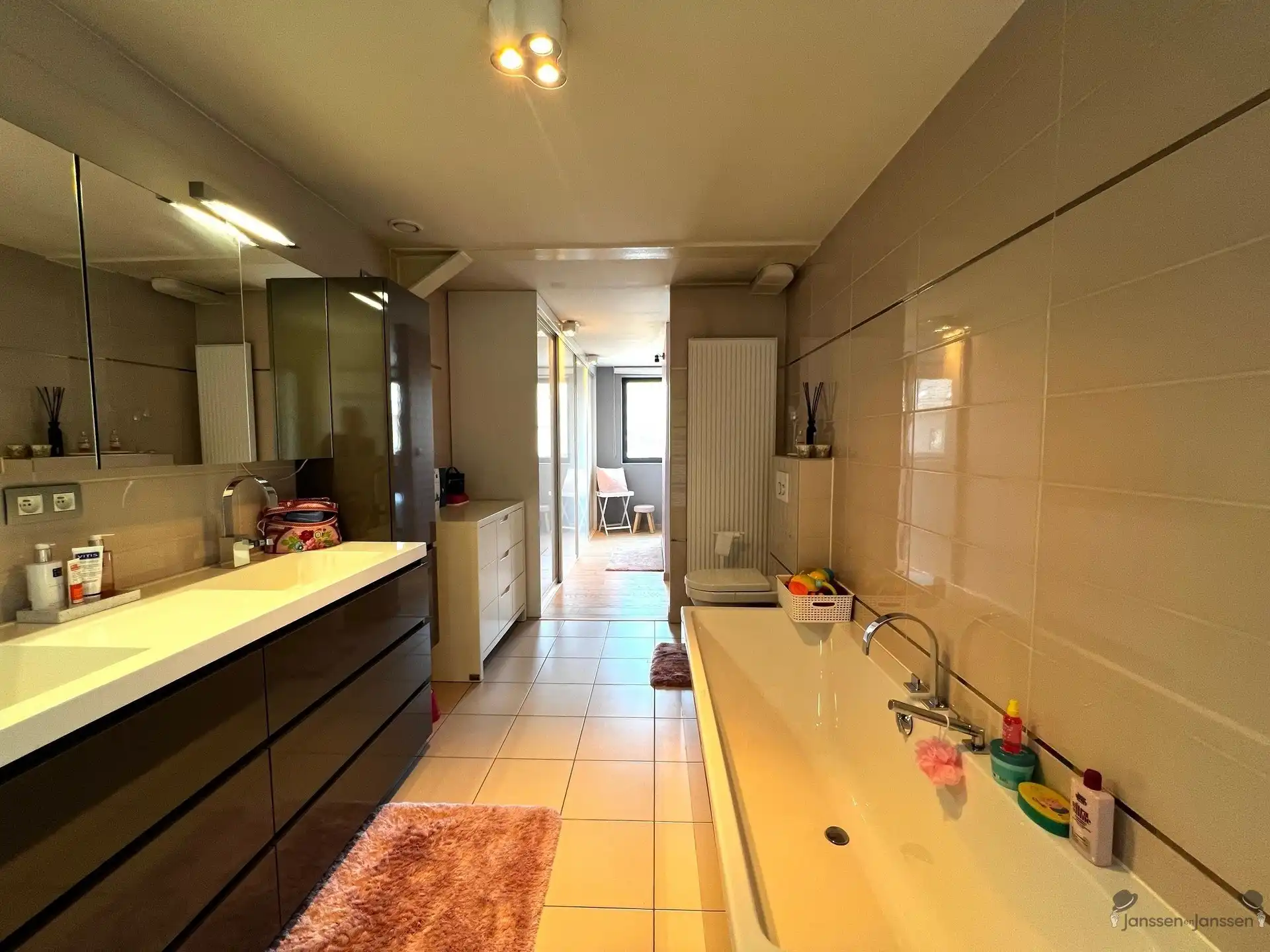 Topwoning voorzien van alle comfort  foto 15