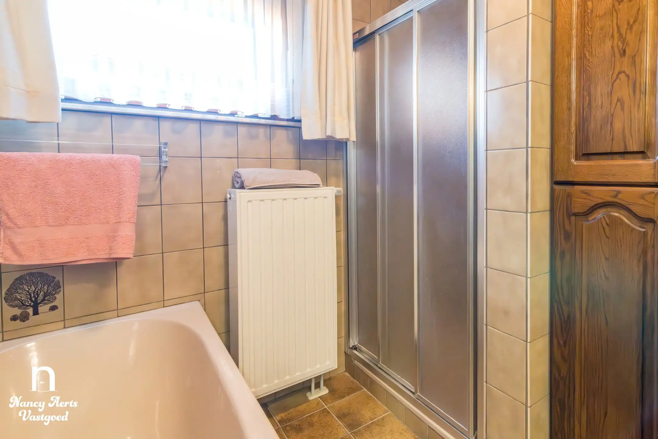 Lichtrijke woning met prachtige tuin en groeipotentieel foto 18