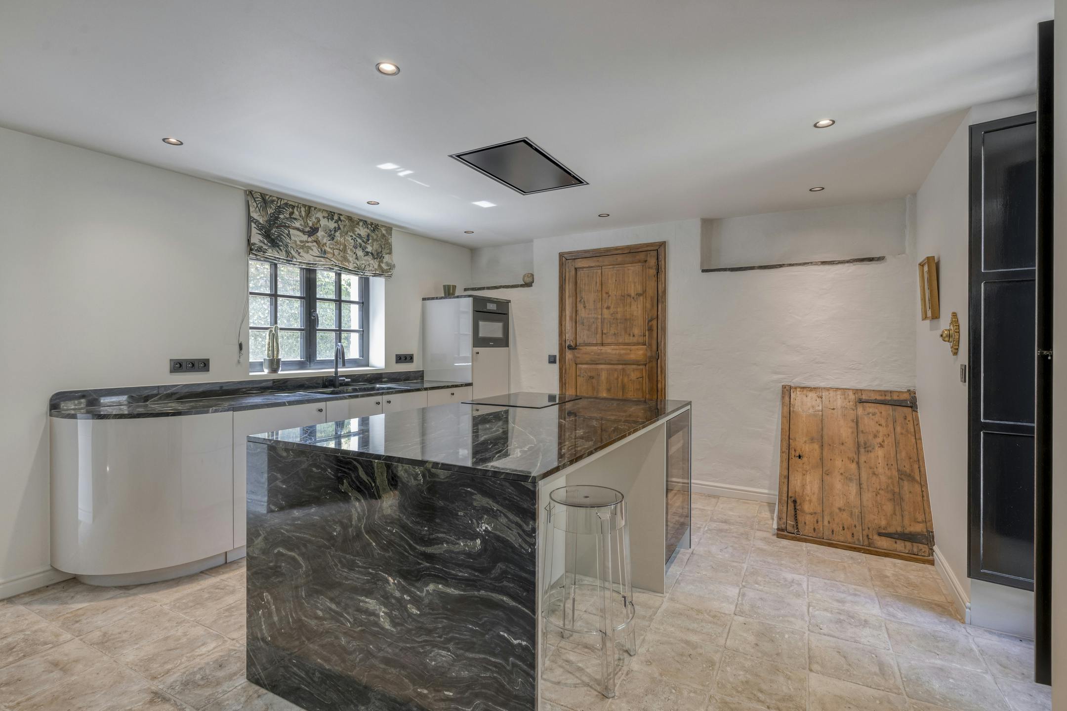 Uitzonderlijk huis in hartje Damme foto 12