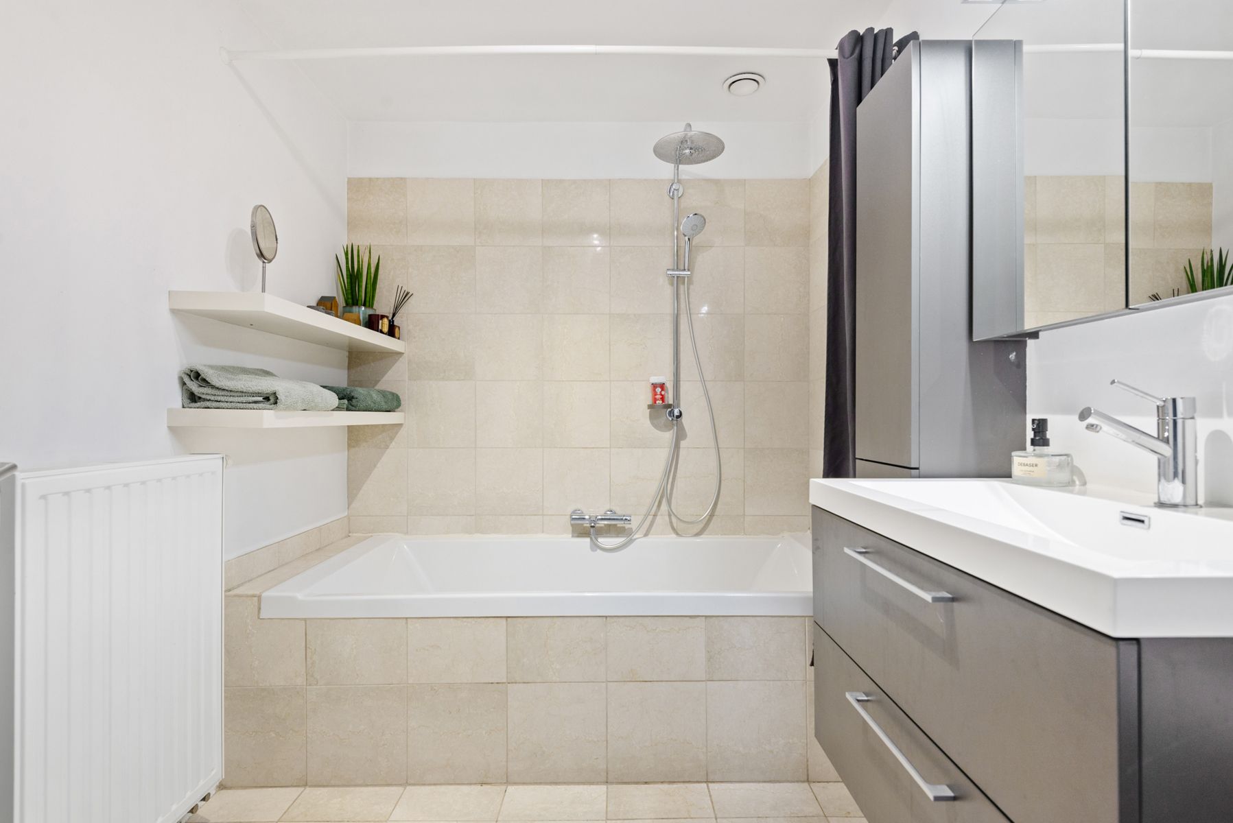 Handelsruimte met bovenliggend appartement in centrum foto 16