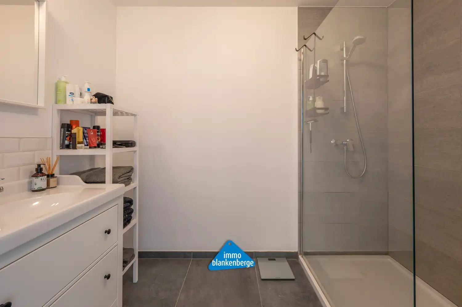 Instapklaar en verrassend ruim appartement met zonnig terras in het centrum van Beernem foto 19