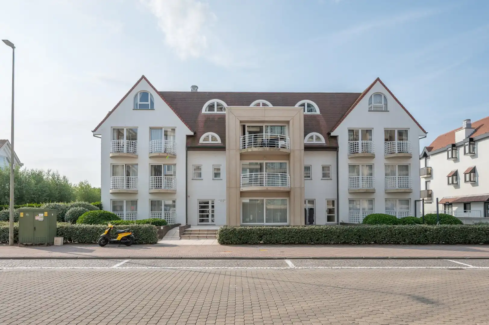 Interessant renovatie project : Twee-slaapkamer appartement in standingvolle villaresidentie in het Zoute foto 8
