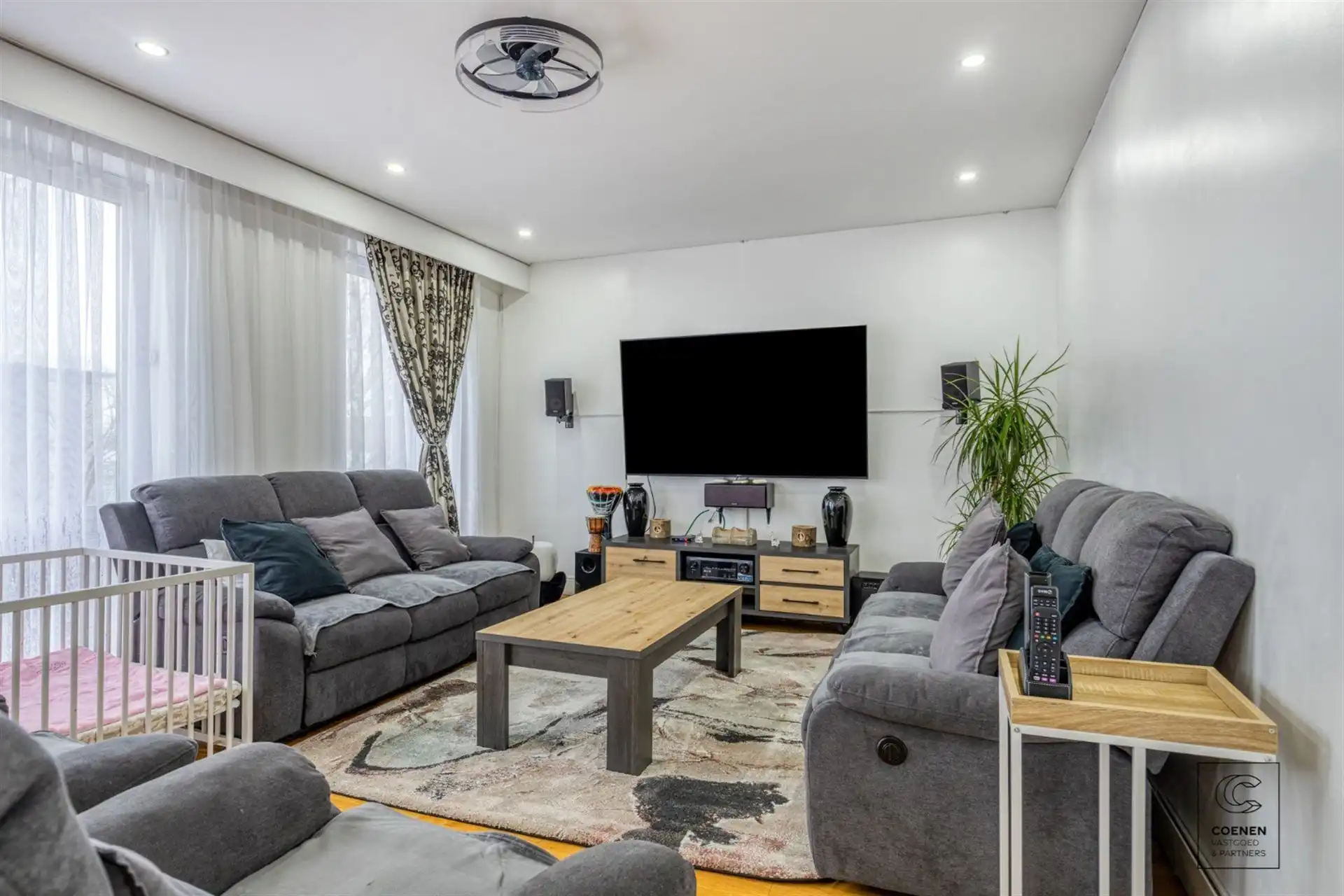 Ruim, lichtrijk app. van 124 m² en 2 slpk's te Antwerpen! foto 5