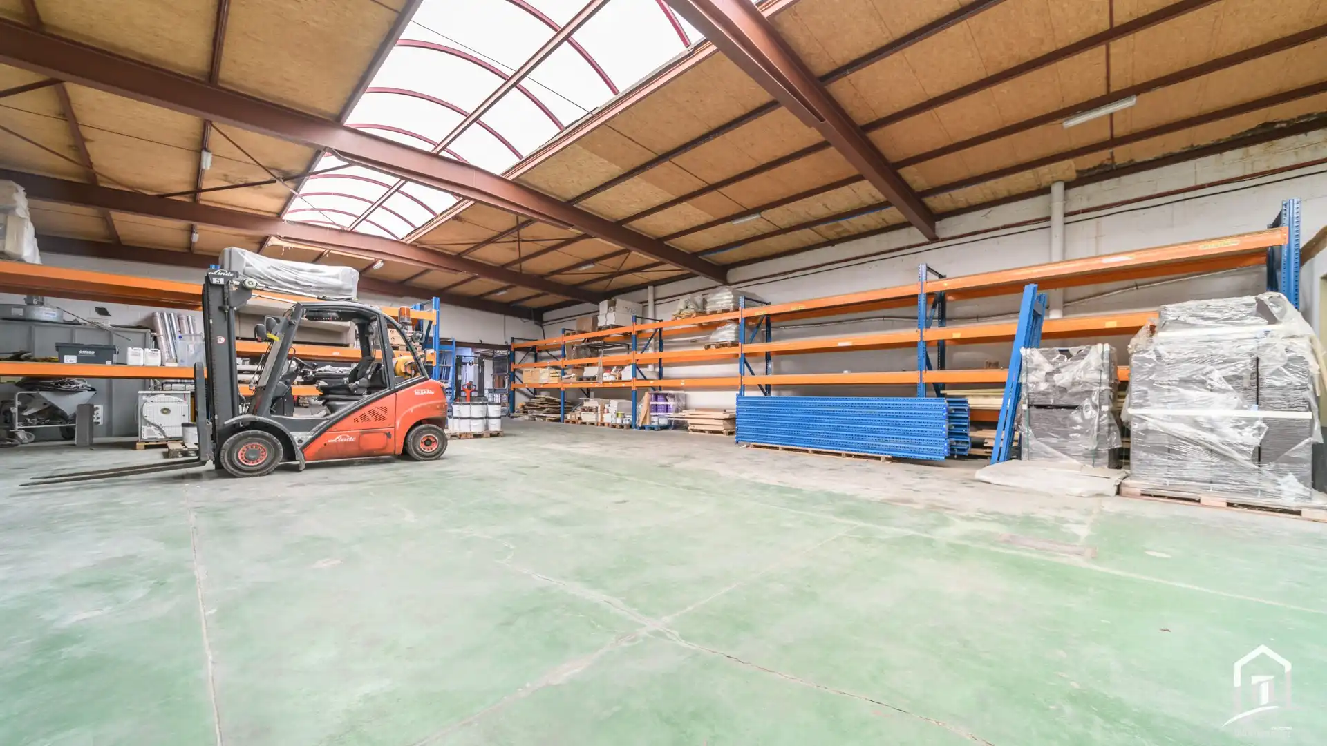 Multifunctioneel magazijn van 800 m² met burelen nabij centrum Aalst foto 5