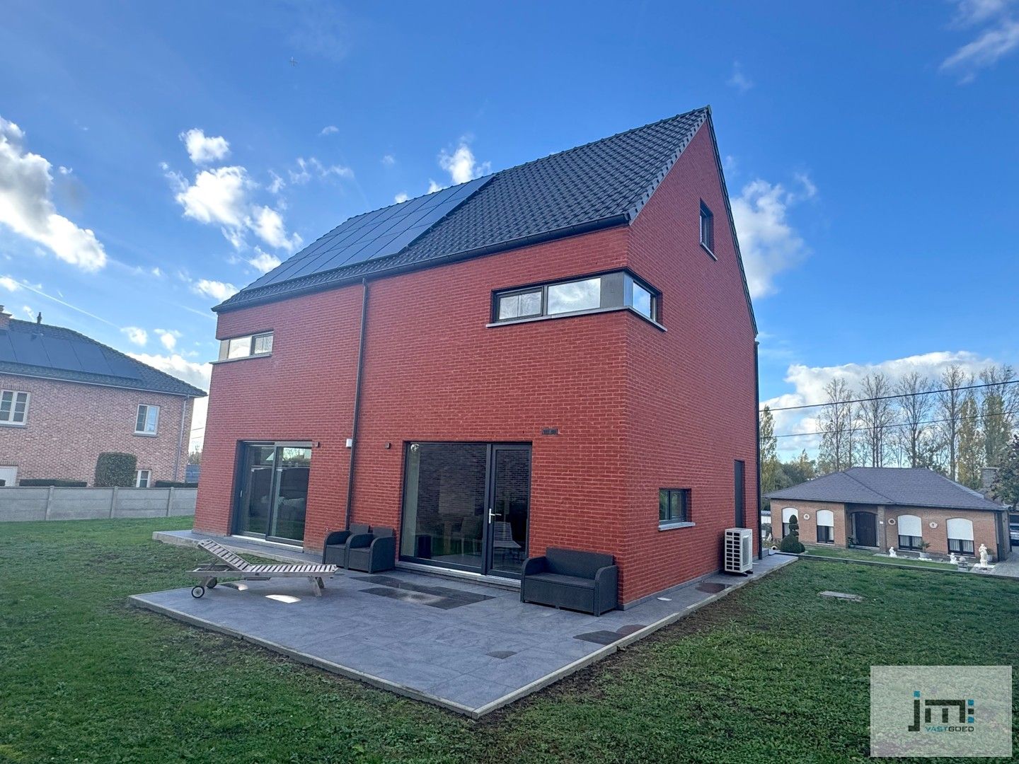 Ruime moderne woning met grote kelder foto 20