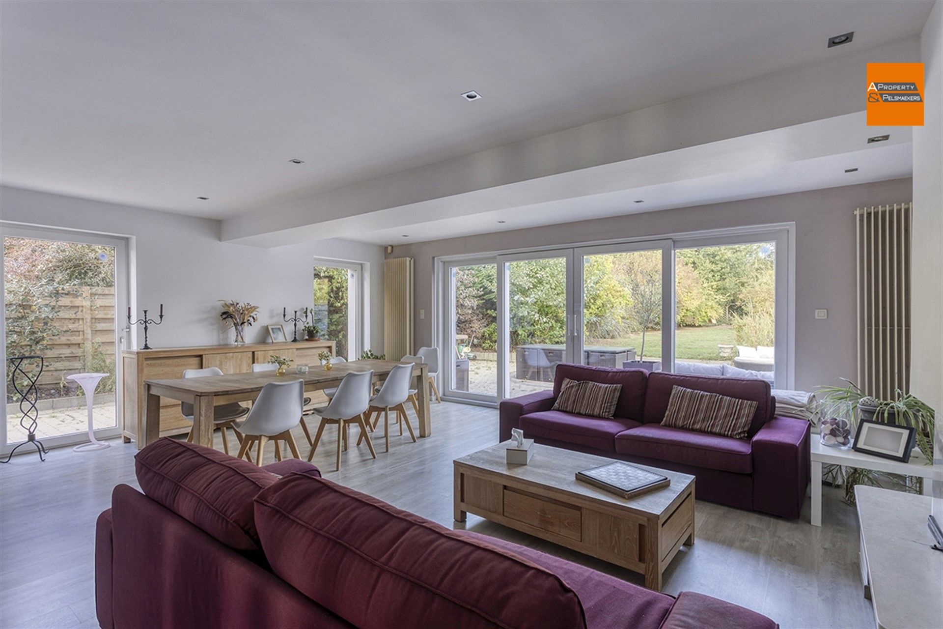Ruime en instapklare woning met prachtige tuin in Duisburg foto {{pictureIndex}}