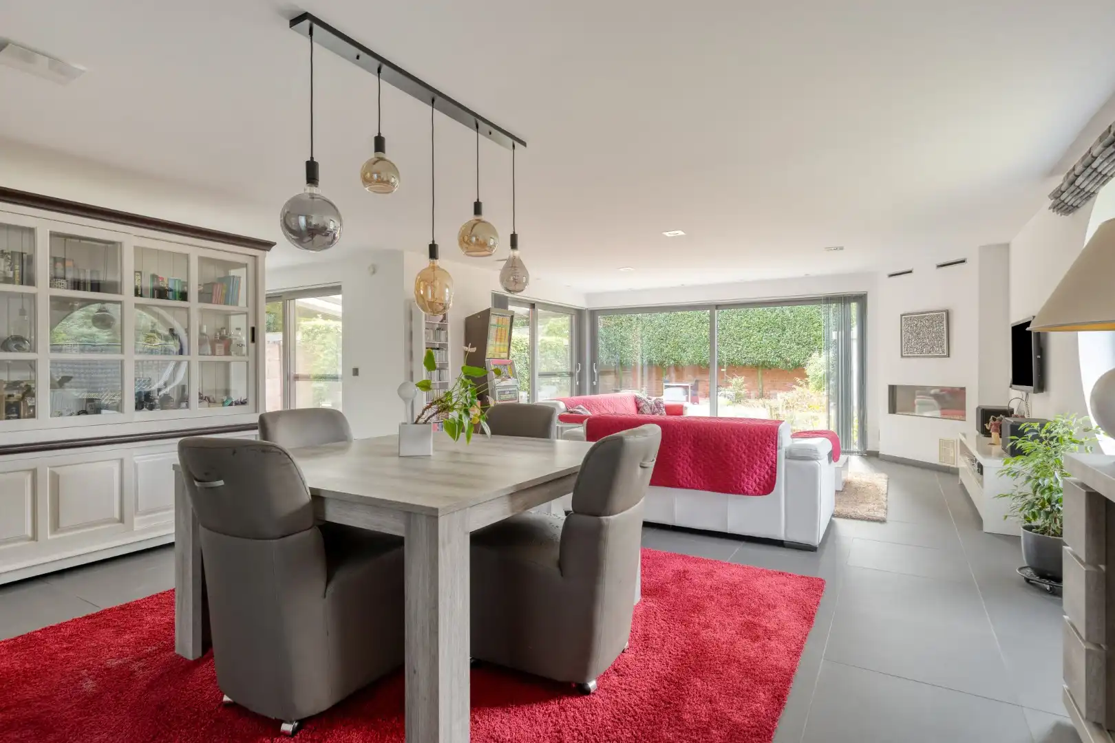 Stijlvolle villa met zonnige tuin waar comfort, kwaliteit en duurzaamheid samenkomen foto 3