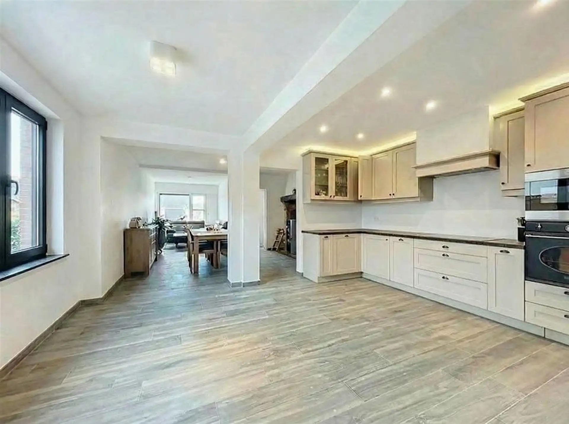 half open bebouwing met 4 slaapkamers op toplocatie foto 4