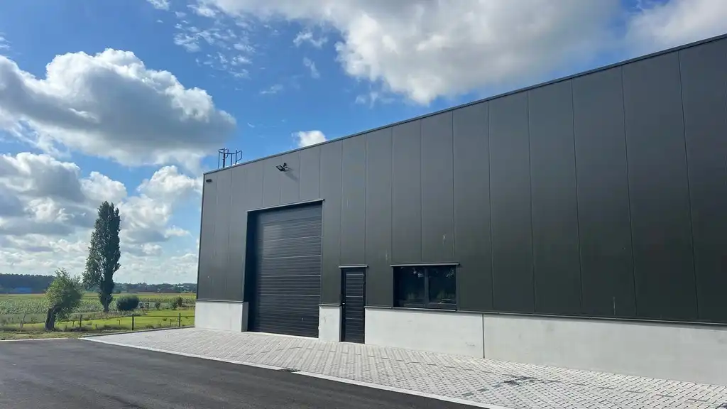 Showroom met opslagruimte te koop in Tielt foto 3
