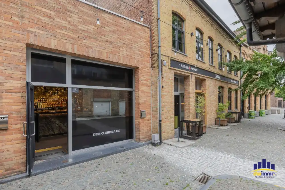 Overname stijlvolle bar met veel mogelijkheden voor spotprijs in historisch centrum Ieper foto 2