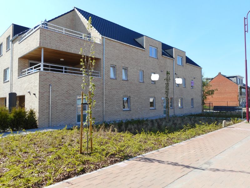 Instapklaar duplexappartement met 2 ruime slpks,  ruim terras (18m²), ondergrondse autostpl + kelder foto 2